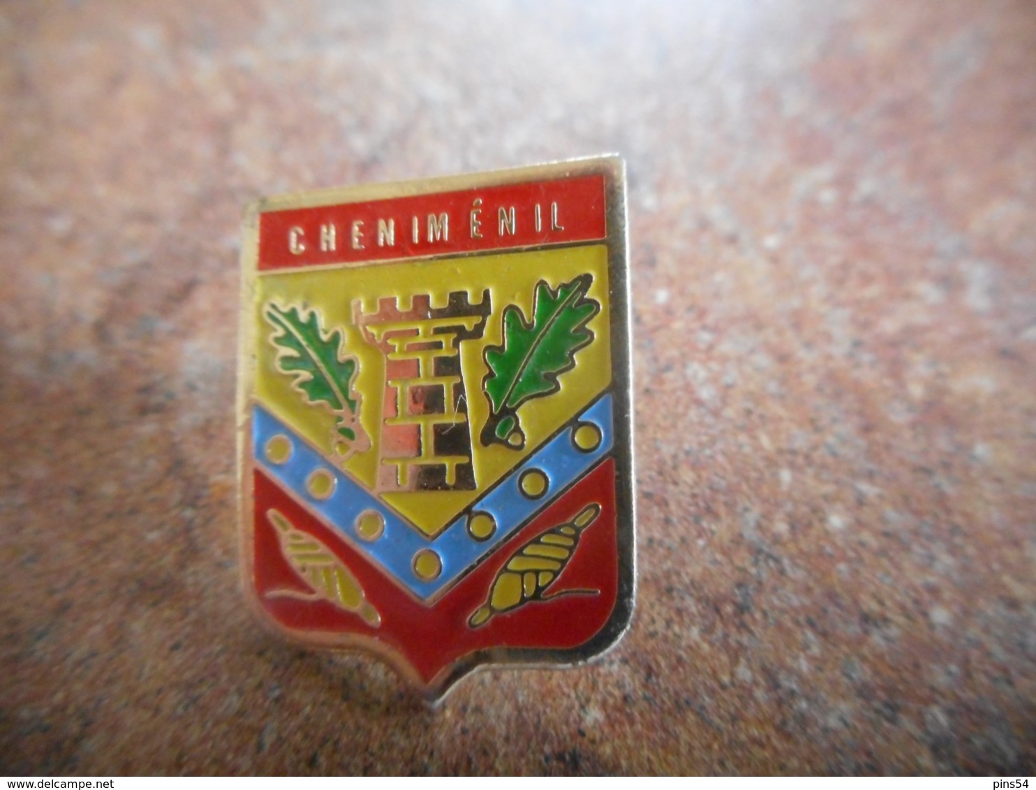 A038 -- Pin's Blason Chenimenil -- Dernier Vendu 08/2014 - Villes