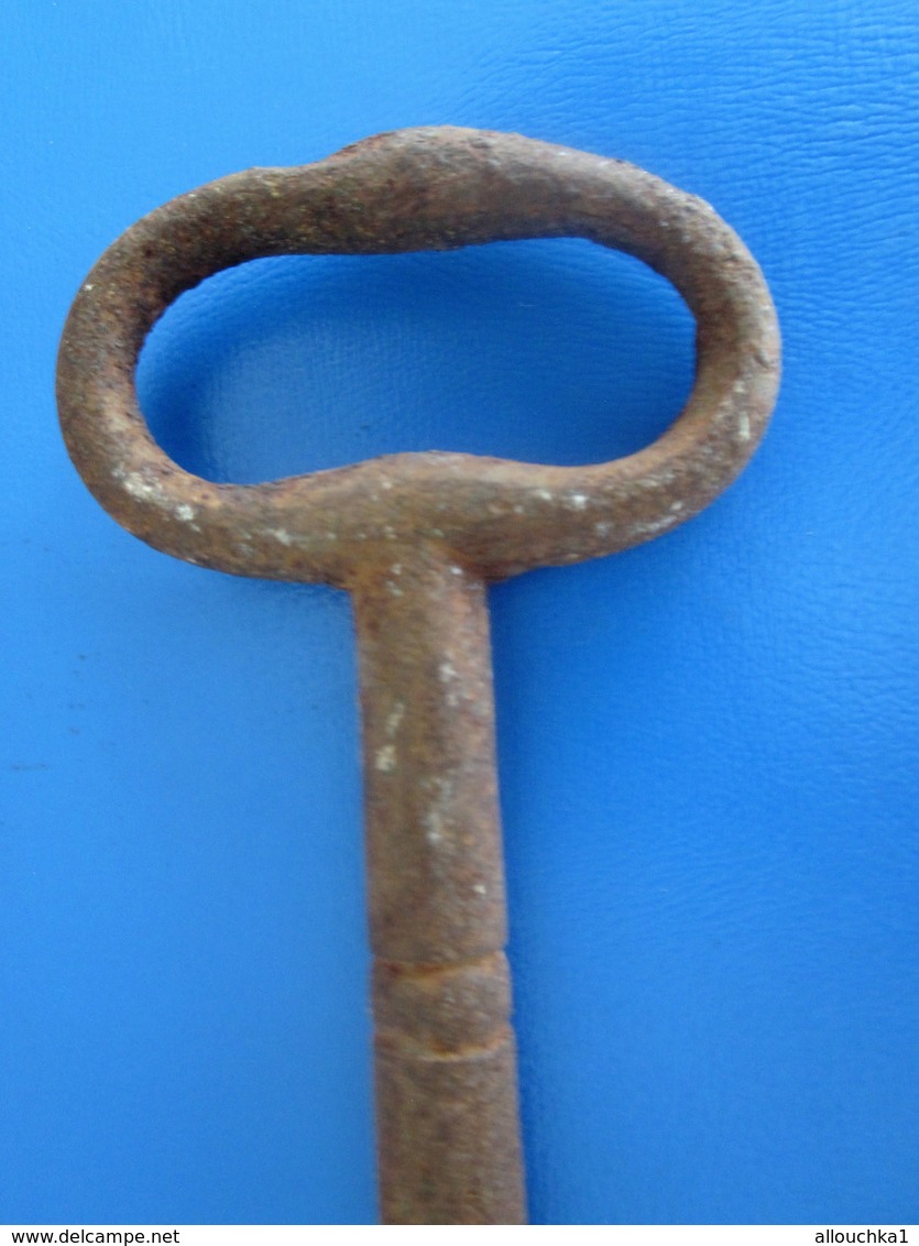 Vintage Clef Clé Antique de Serrure Porte de Château en France de 19 cm de long collection Art & Antiquités  Ferronnerie