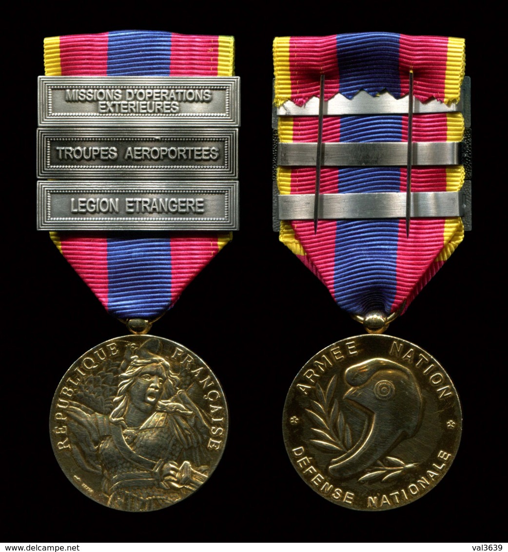 Médaille De La Défense Nationale, échelon Or, 3 Agrafes Légion Étrangère - France