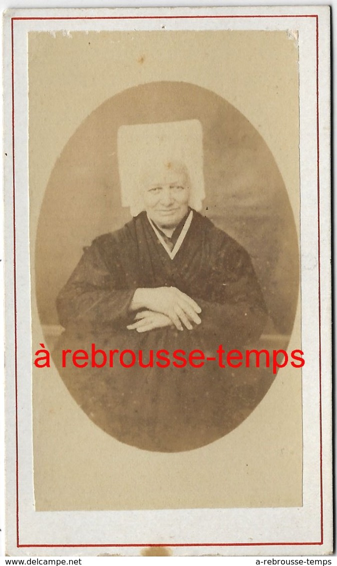 CDV Vers 1870--vendée- Femme En Costume Traditionnel Et Coiffe - Old (before 1900)