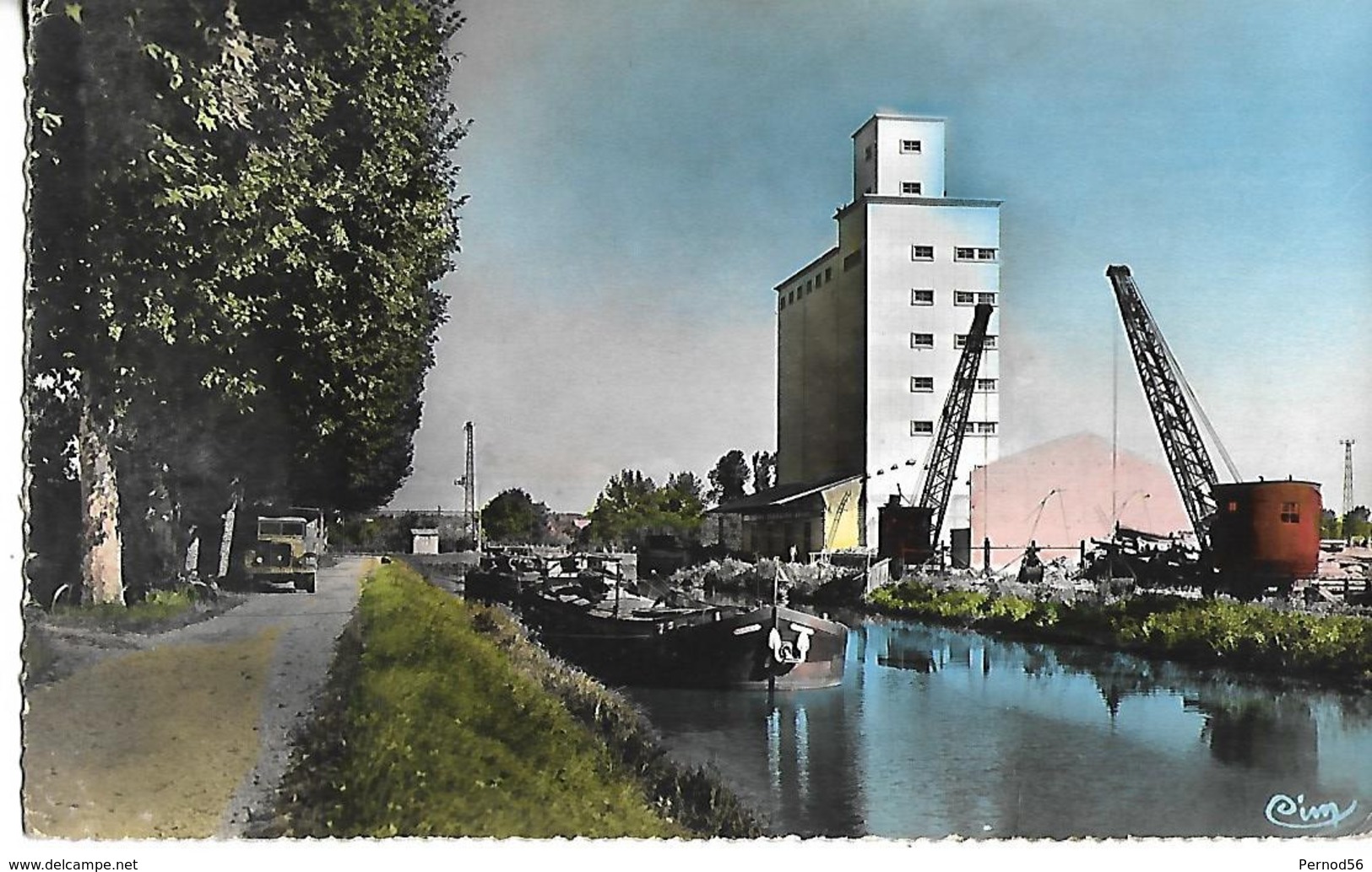 Cpsm Marne Vitry Le FRANCOIS CANAL GRUES Véhicules Militaires Péniche - Vitry-le-François