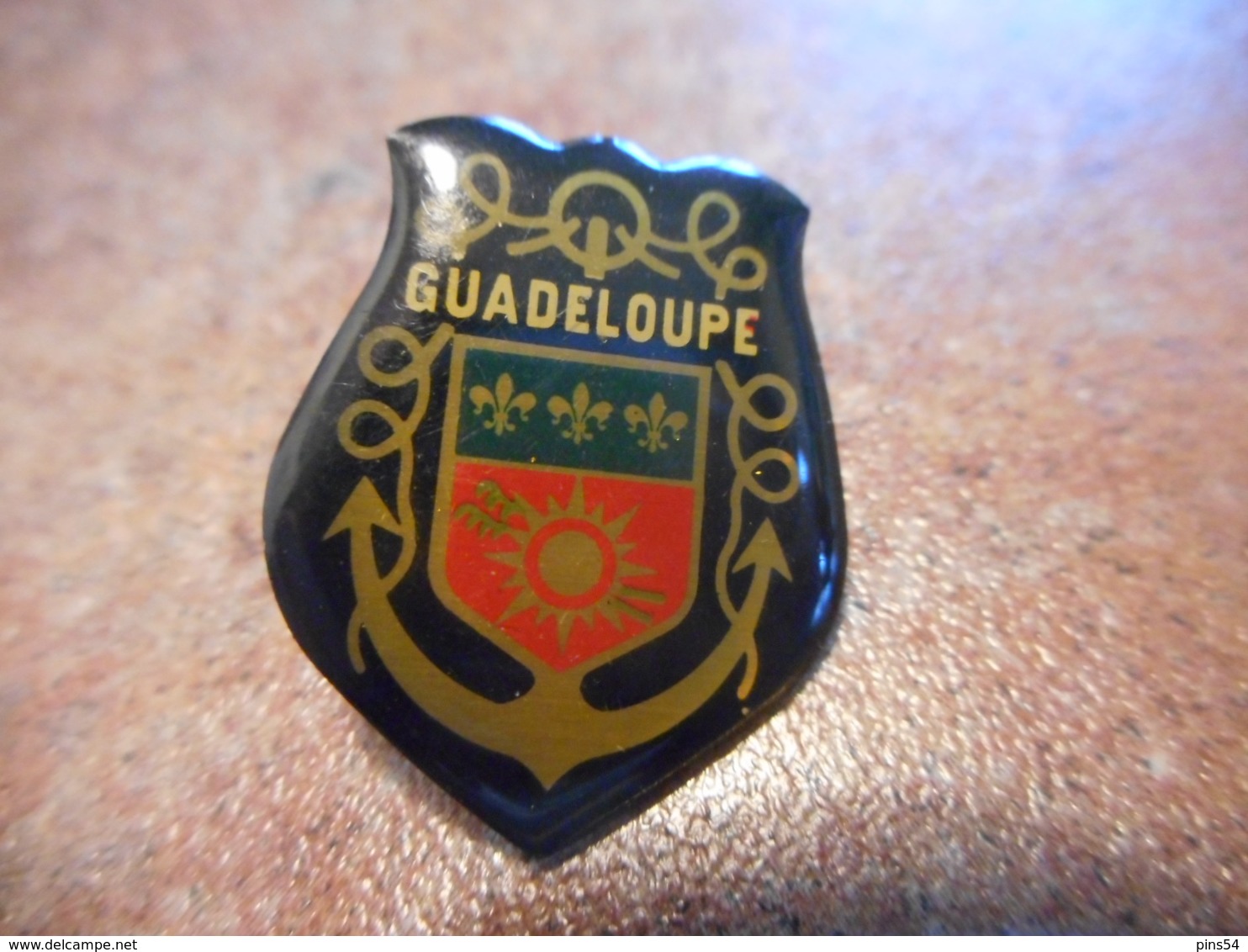 A038 -- Pin's Blason Guadeloupe - Villes