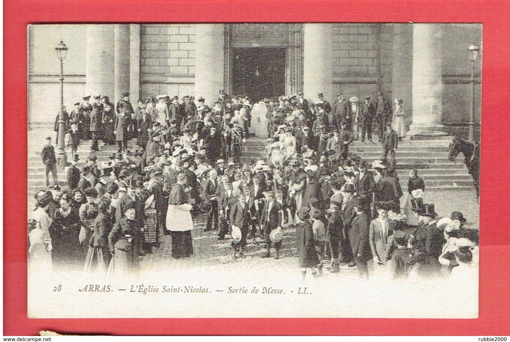 ARRAS 1900 EGLISE SAINT NICOLAS OSRTIE DE MESSE CARTE EN TRES BON ETAT - Arras