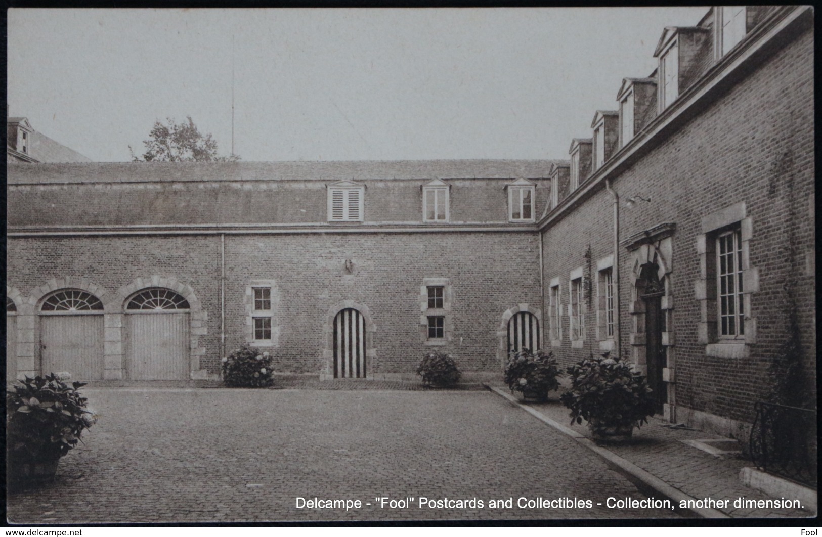 LIEGE - VISE - ARGENTEAU - Le Château Cour Intérieure - Visé