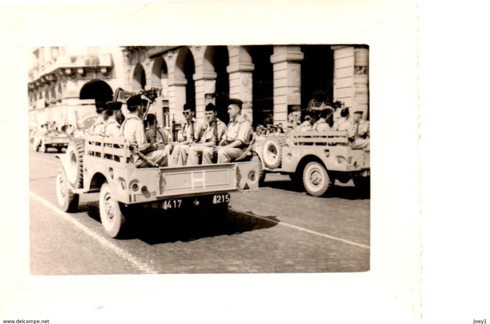 1 Lot De 6 Photos ,armée Française En Algérie Avec Défilé 14 Juillet. - War, Military