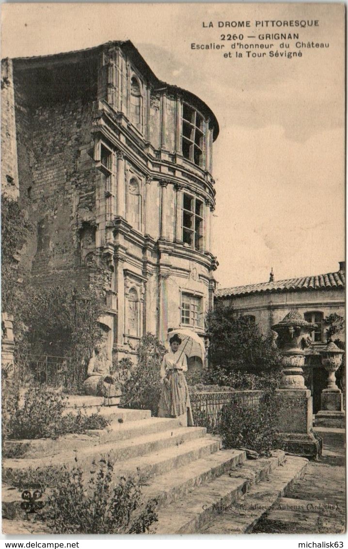 51gst 224 CPA - GRIGNAN - ESCALIER D'HONNEUR DU CHATEAU - Grignan