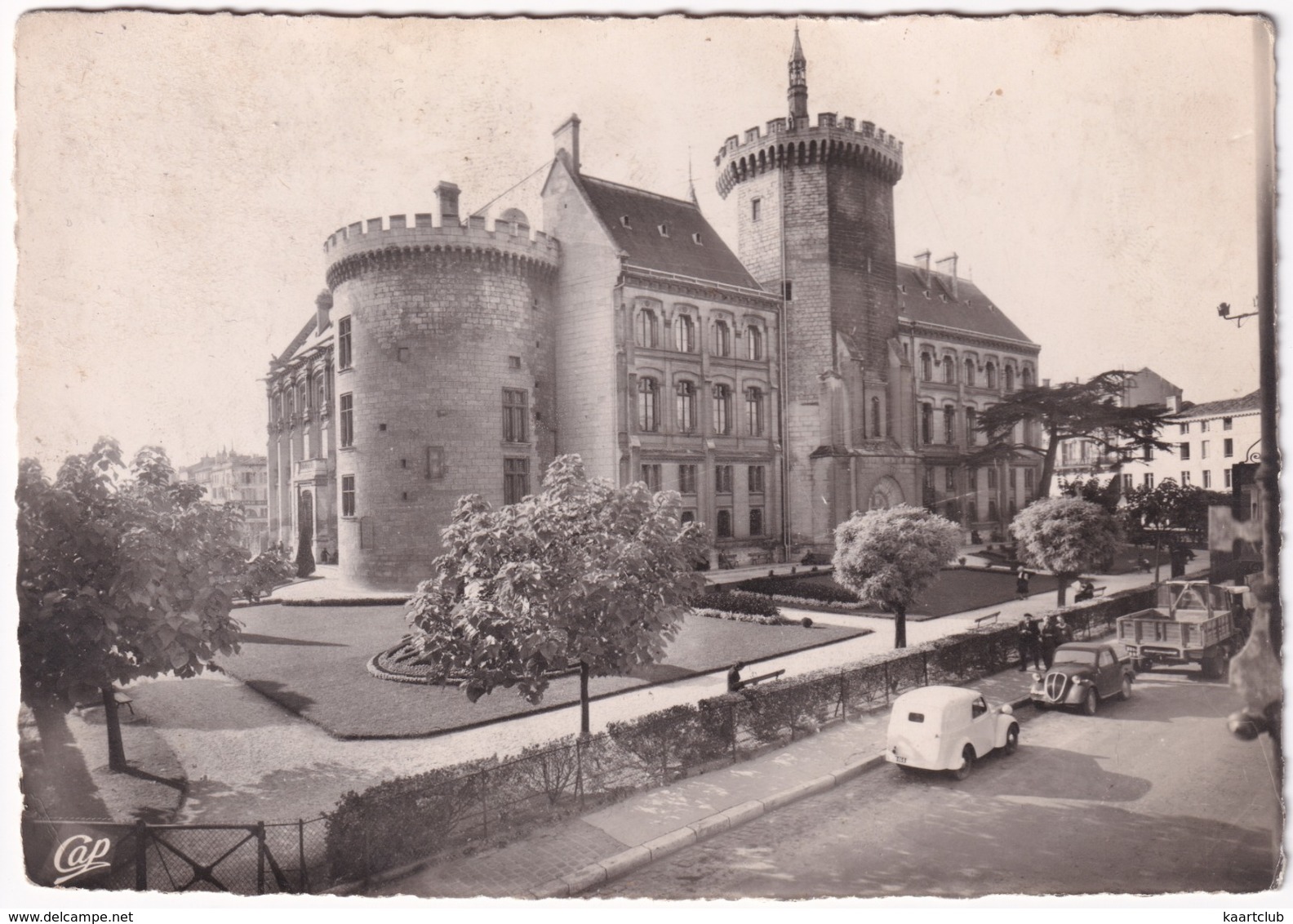 Angouleme: SIMCA 5 FOURGONETTE, & 5 SEDAN, CAMION - L'Hotel De Ville Et Les Jardins - Voitures De Tourisme