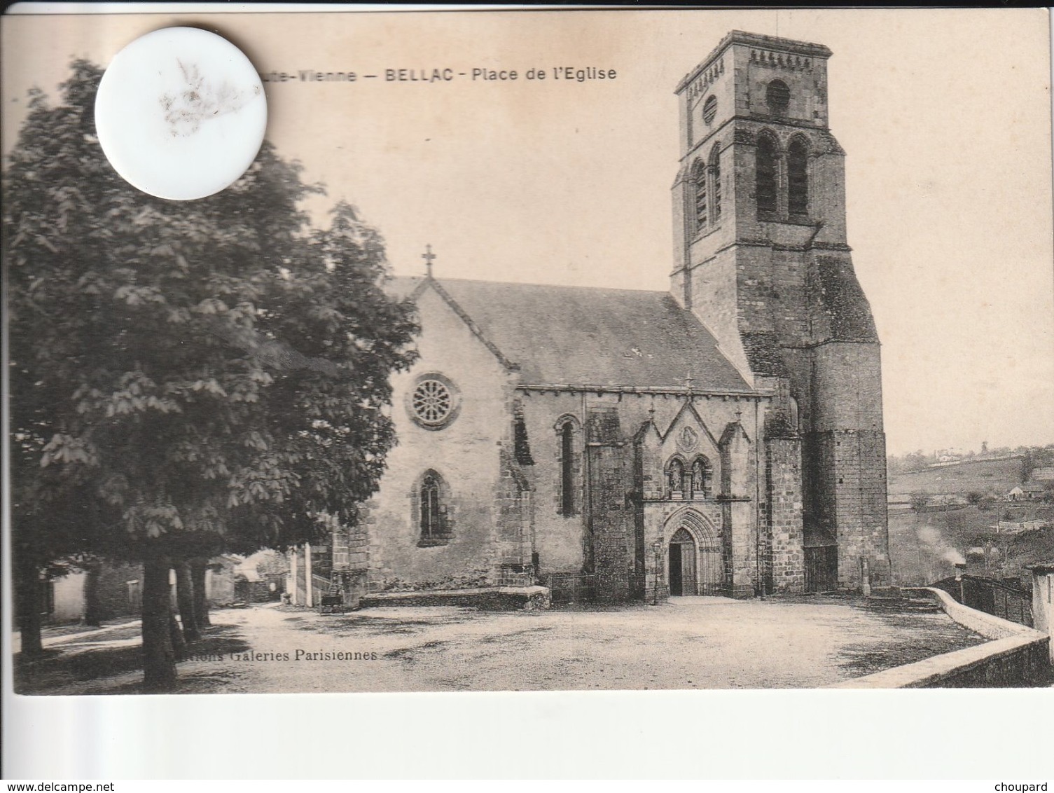 87 -Très Belle Carte Postale Ancienne De BELLAC   Vue De La Place De L'Eglise - Bellac