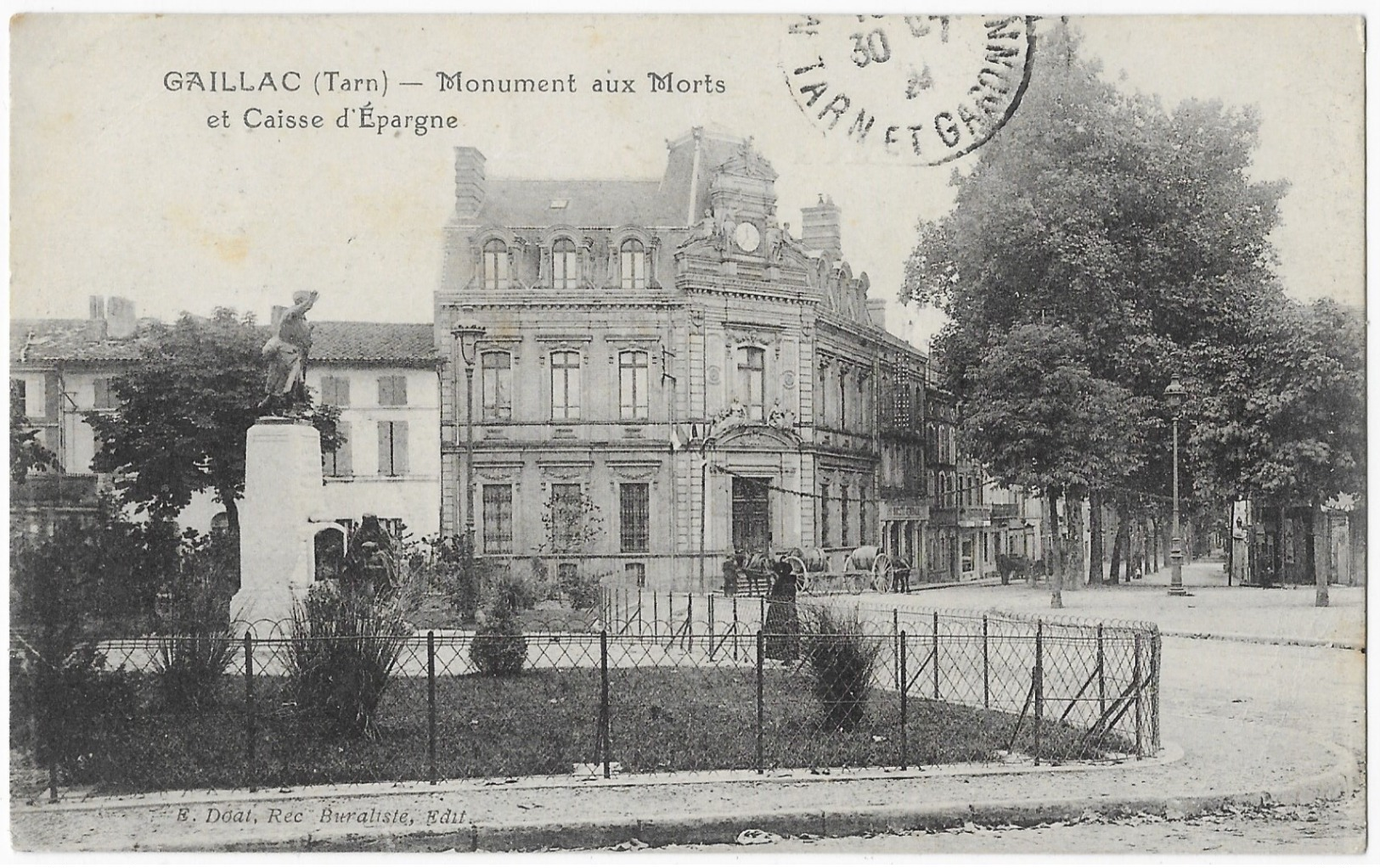 Gaillac Monument Aux Morts Et Caisse D' Epargne - Gaillac