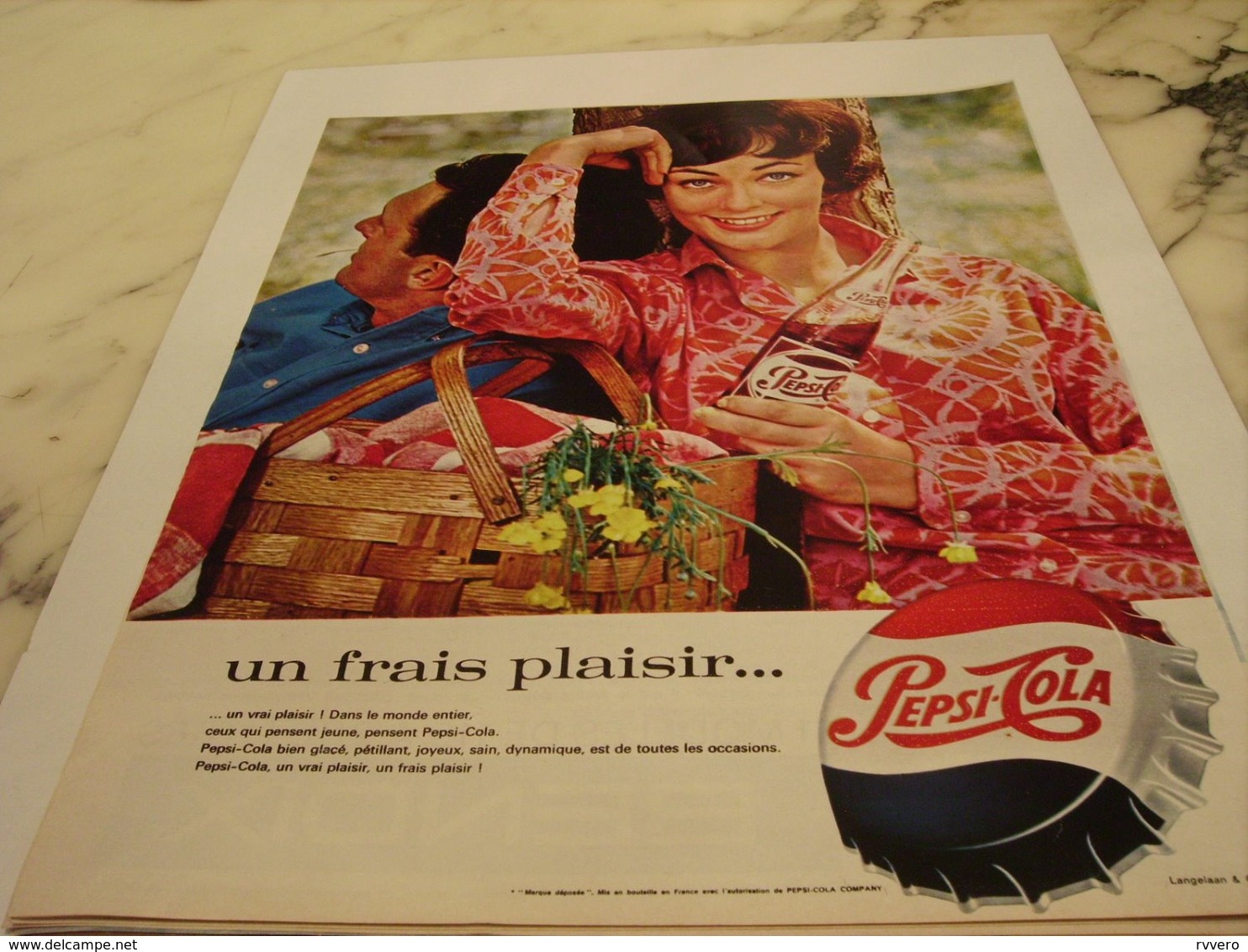 ANCIENNE PUBLICITE UN FRAIS PLAISIR  PEPSI COLA 1964 - Affiches