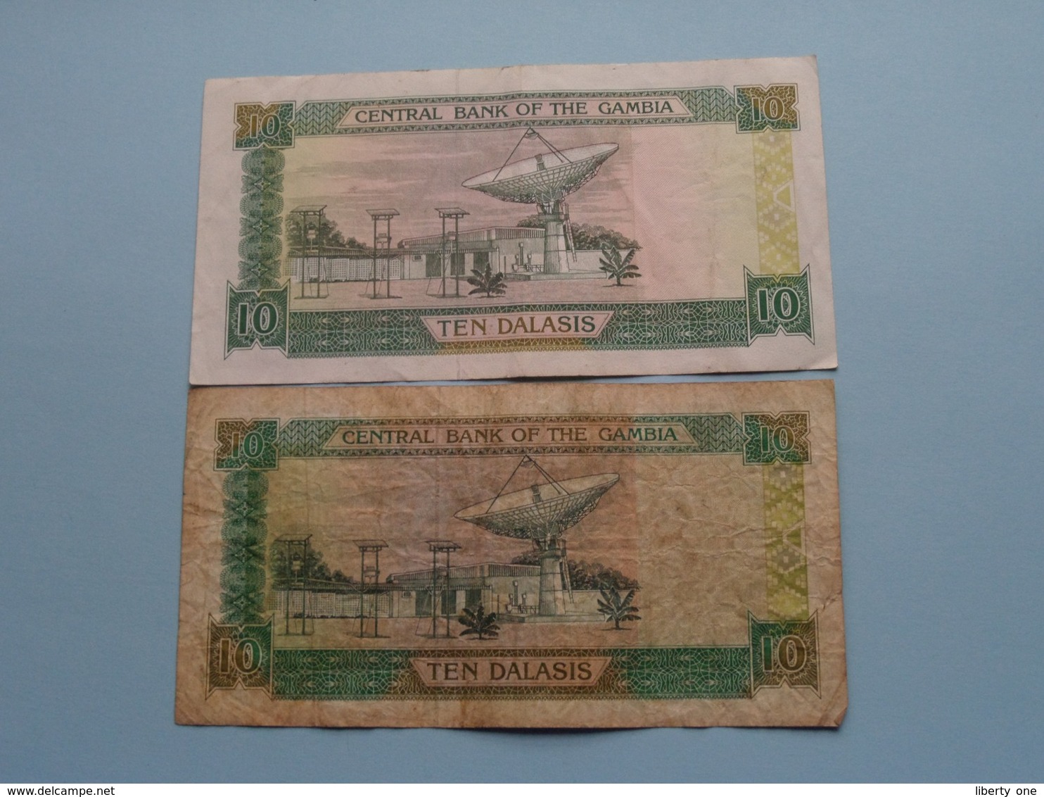 2 X 10 ( TEN DALASIS ) Central Bank Of GAMBIA ( For Grade, Please See Photo ) ! - Gambie