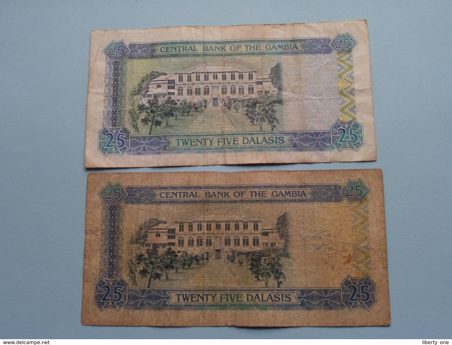 2 X 25 ( TWENTY-FIVE DALASIS ) Central Bank Of GAMBIA ( For Grade, Please See Photo ) ! - Gambie