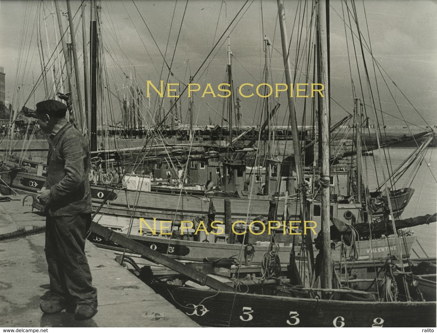 DOUARNENEZ Le Port Vers 1950 Grande Photo 22,7 X 28,8 Cm Finistère 29 Bretagne - Luoghi