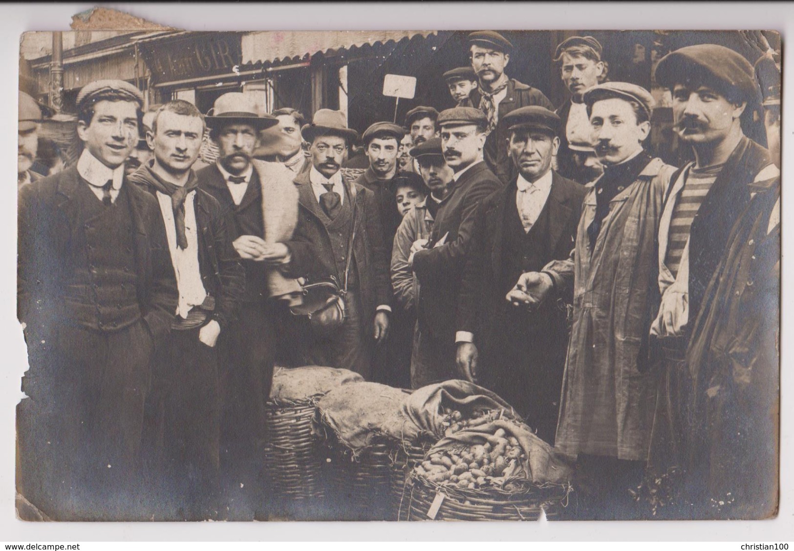 CARTE PHOTO : HALLES A PARIS ? - NEGOCIANTS ET MARCHANDS DE LEGUMES - MAGASIN " ALBERT GIRAUD ? - ECRITE 1905 - 2 SCANS - Artisanry In Paris