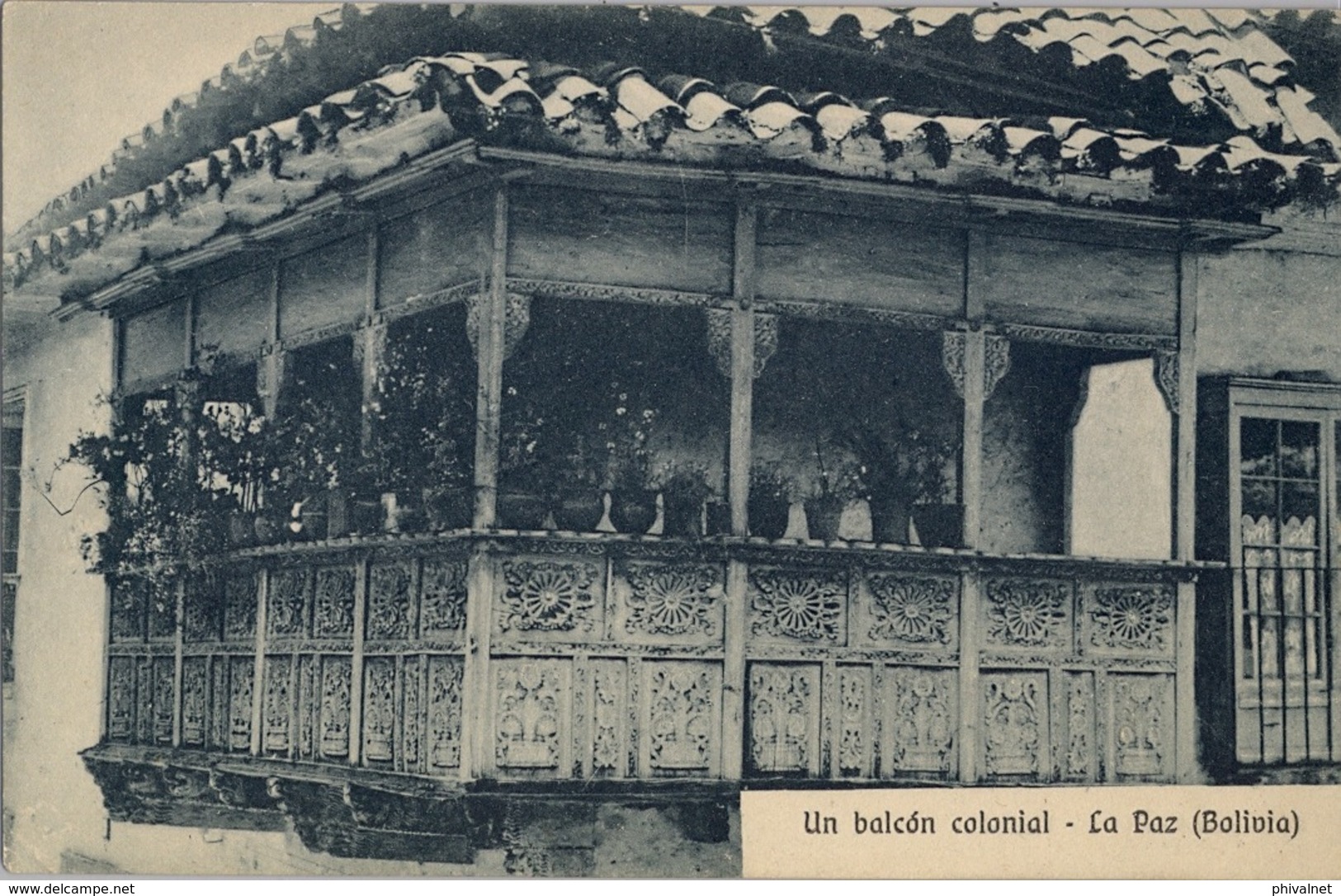 BOLIVIA , TARJETA POSTAL NO CIRCULADA , UN BALCÓN COLONIAL - LA PAZ - Bolivia