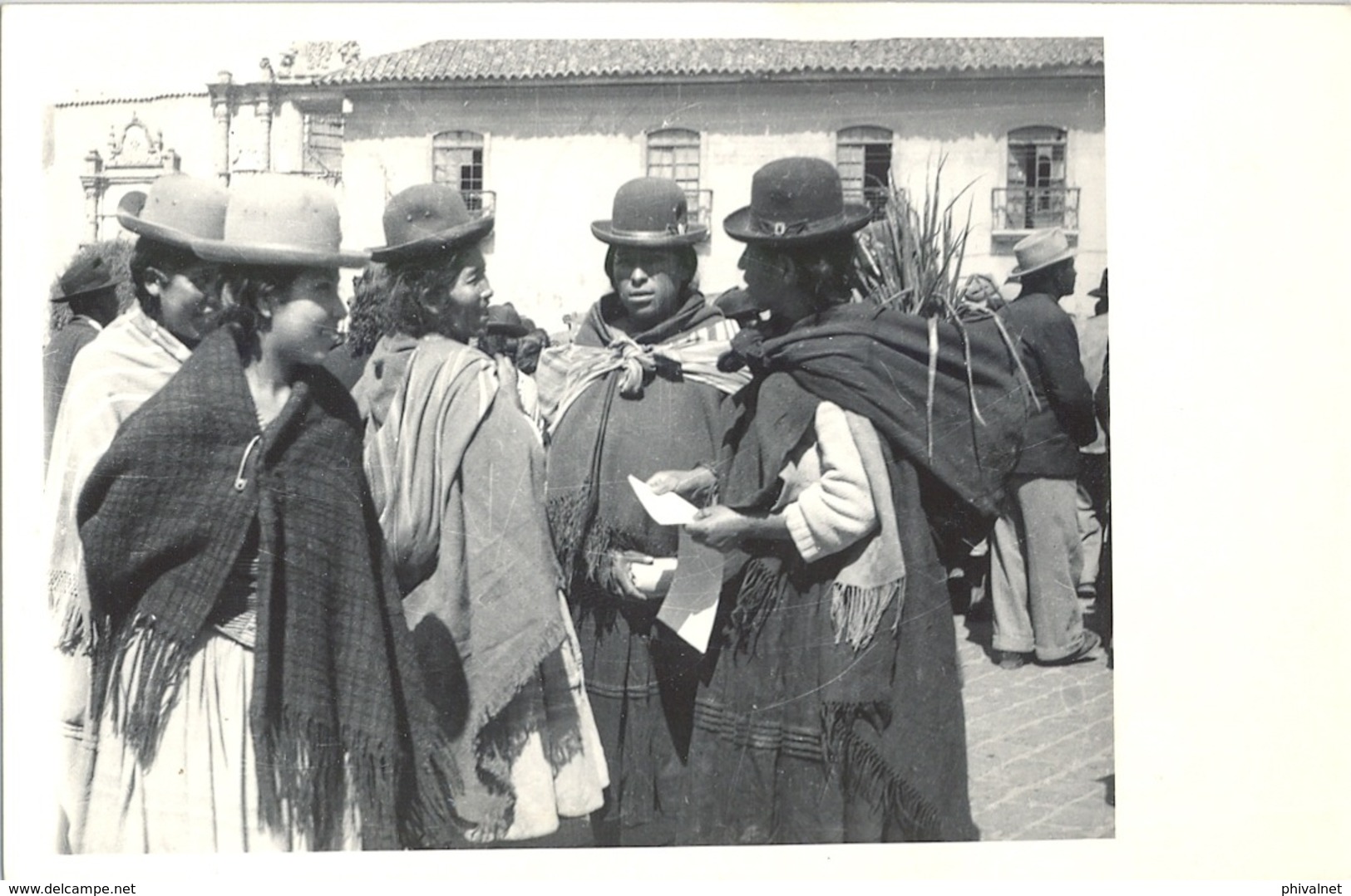 BOLIVIA , TARJETA POSTAL  NO CIRCULADA , MUJERES EN EL MERCADO - Bolivia