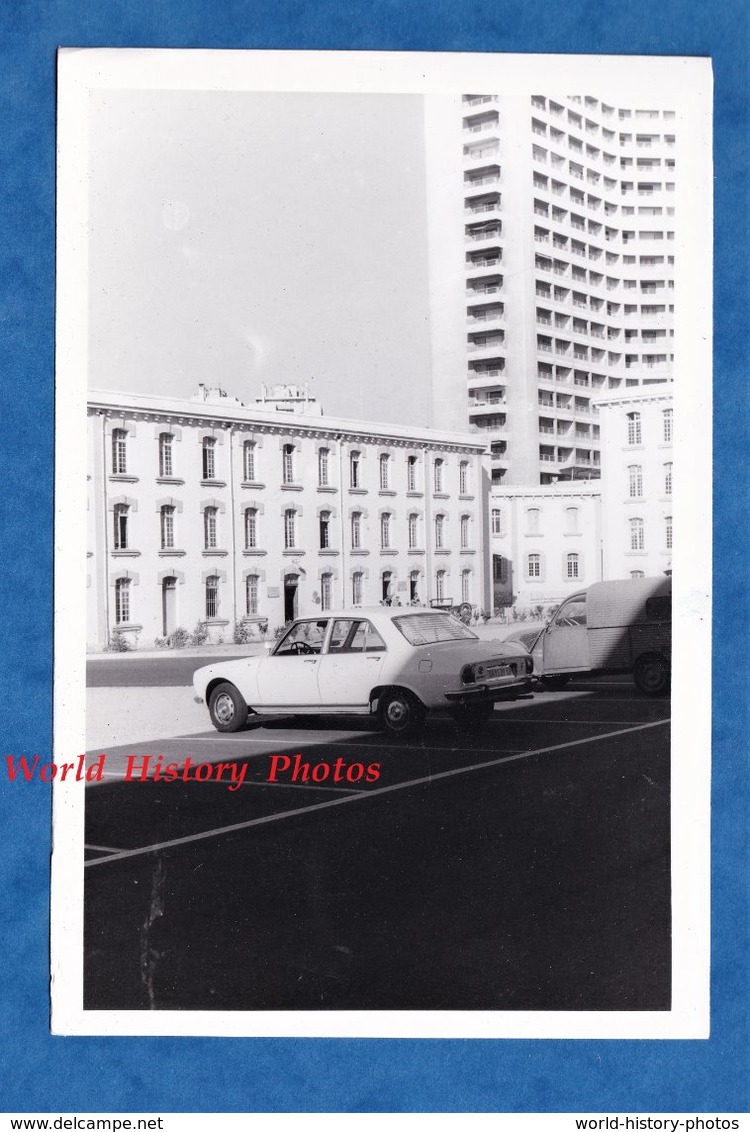 Photo Ancienne - MARSEILLE - Casrne Audéoud - 30 Juin 1971 - Automobile Peugeot 504 - Automobiles