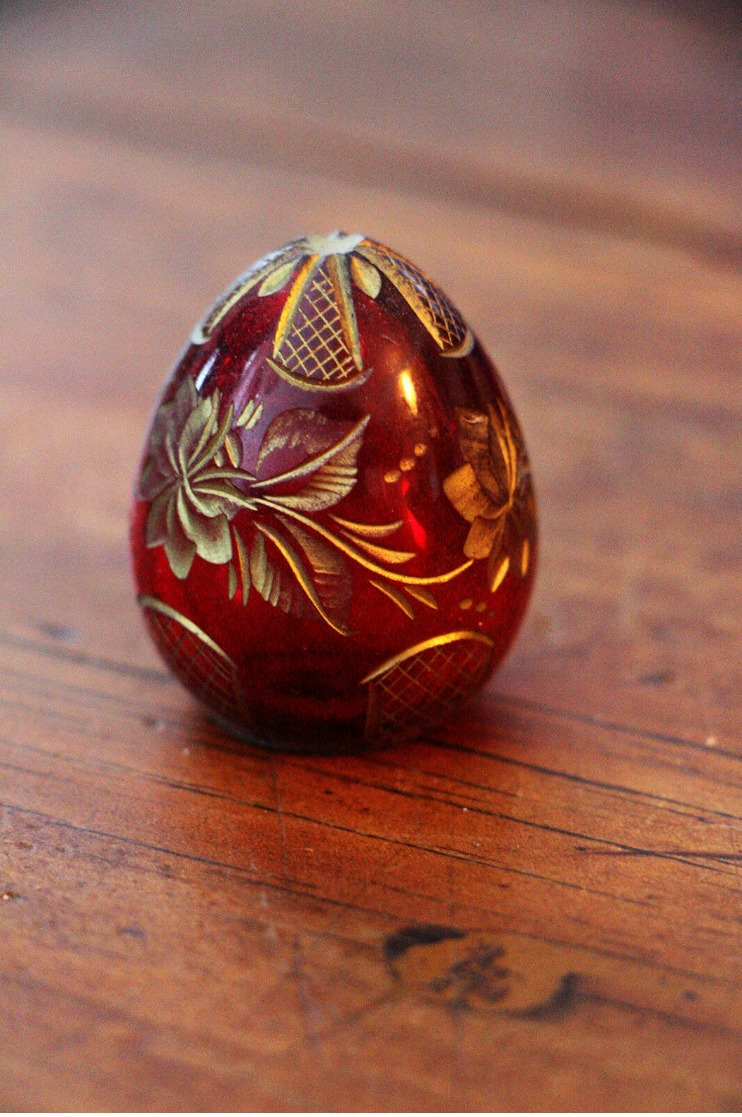 Oeuf Fabergé Rouge Grenat Et Doré - Oeufs