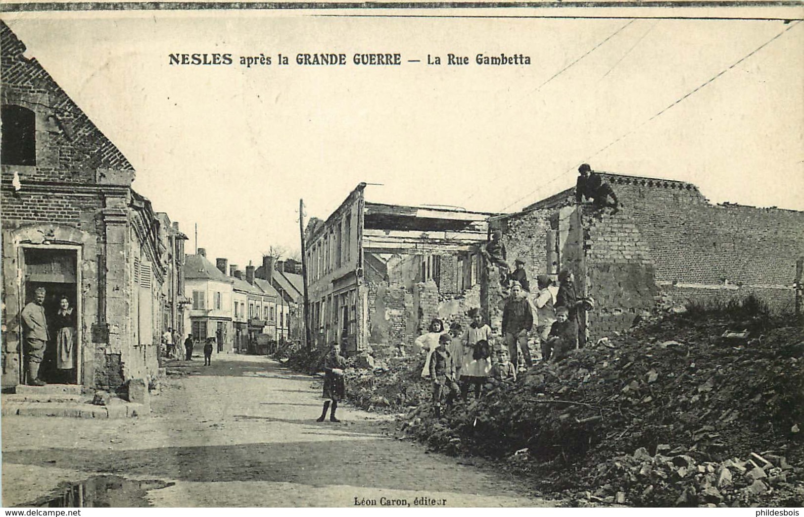 SOMME  NESLE   La Rue Gambétta Detruite - Nesle