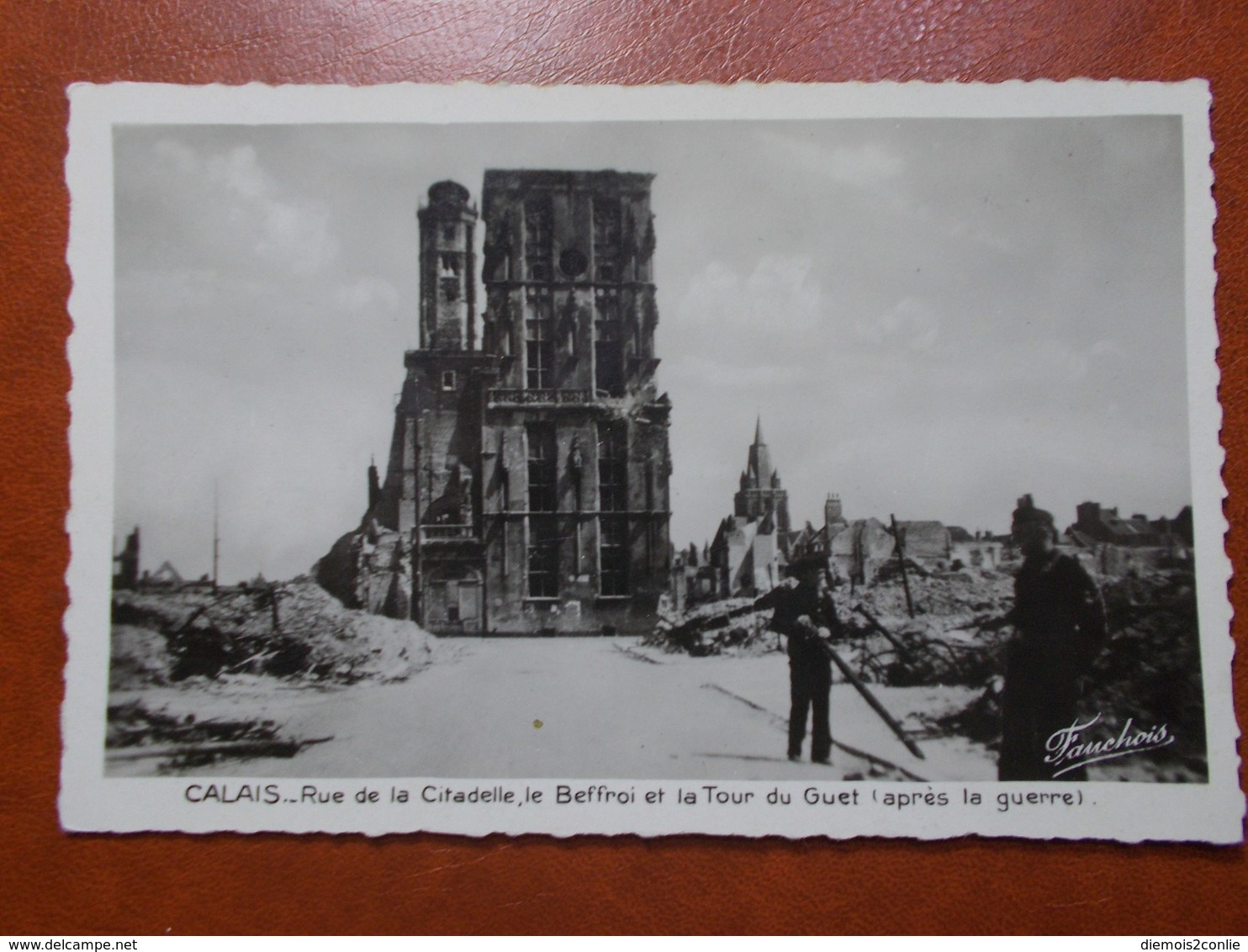 Carte Postale  - CALAIS (62) - Rue De La Citadelle Beffroi Et Tour Du Guet Après La Guerre (3445) - Calais