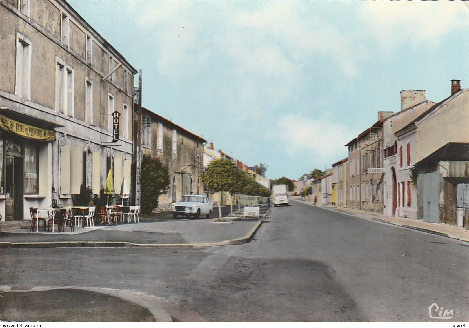 SAUZE-VAUSSAIS. -  L' Hôtel Des Voyageurs.  Belle CPM Dentelée - Sauze Vaussais