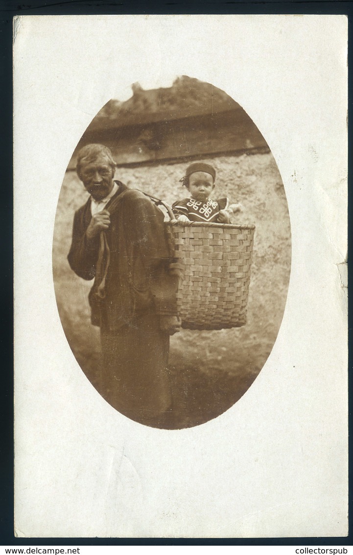 BESZTERCEBÁNYA 1910. Gyerek A Kosárban, érdekes Fotós Képeslap  /  Child In Basket Interesting Photo Vintage Pic. P.card - Otros & Sin Clasificación