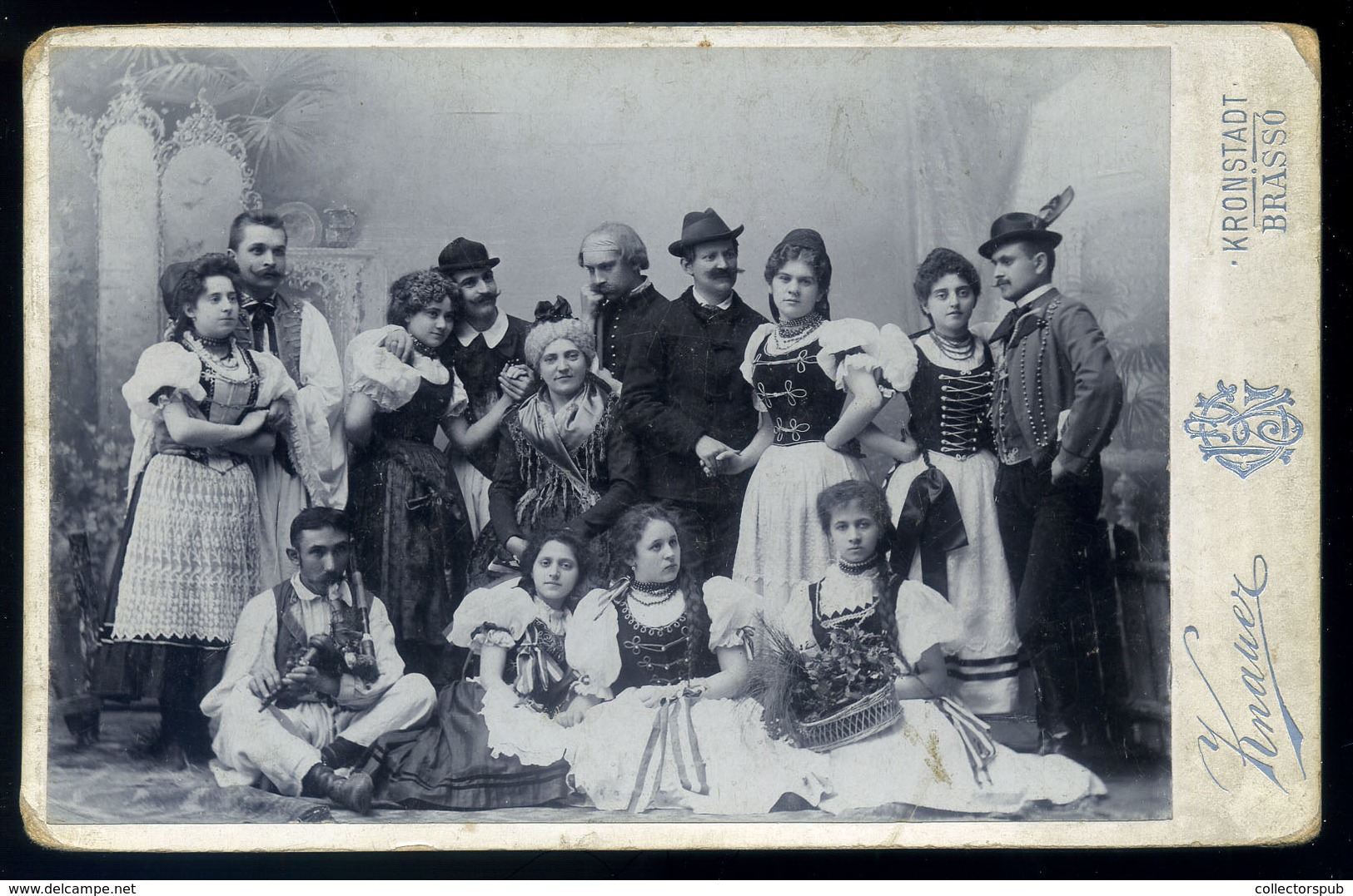BRASSÓ 1890. Ca. Knauer : Társaság Népviseletben Cabinet Fotó  /  Group In Traditional Costume Vintage Cabinet Photo - Andere & Zonder Classificatie