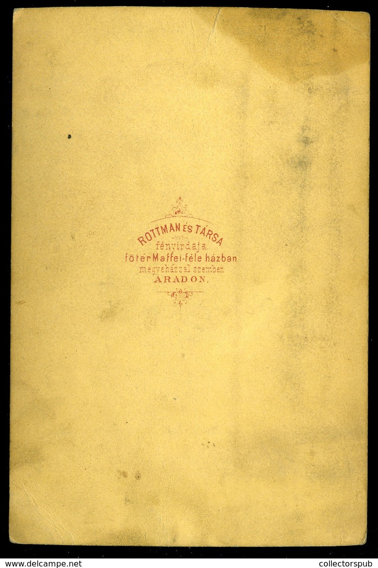 ARAD 1875-80 Ca. Rottman és Társa : Ismeretlen Hölgy , A Korszakot évtizedekkel Megelőző öltözékben! Cabinet Fotó  /  Un - Autres & Non Classés