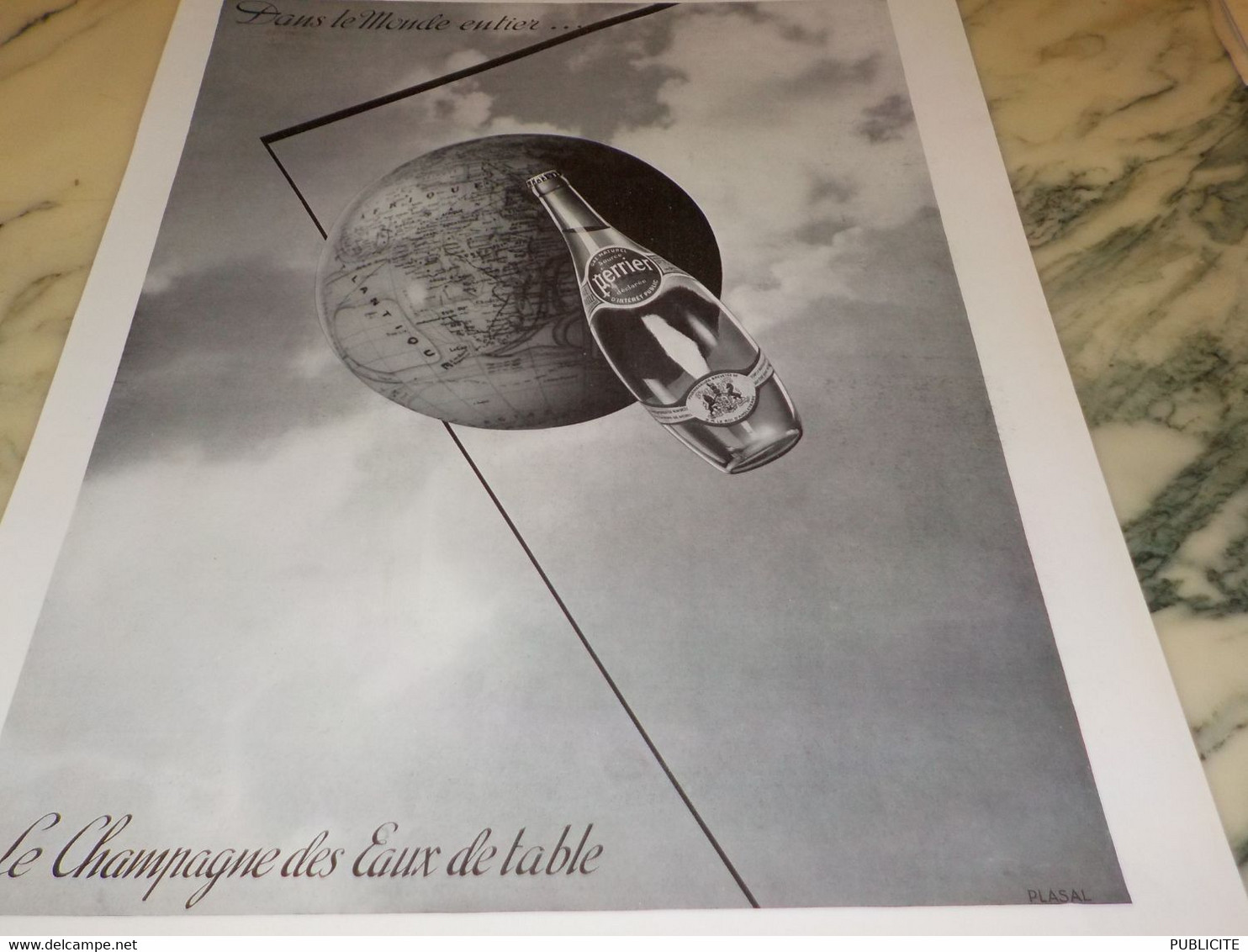 ANCIENNE PUBLICITE DANS LE MONDE ENTIER  PERRIER 1935 - Perrier