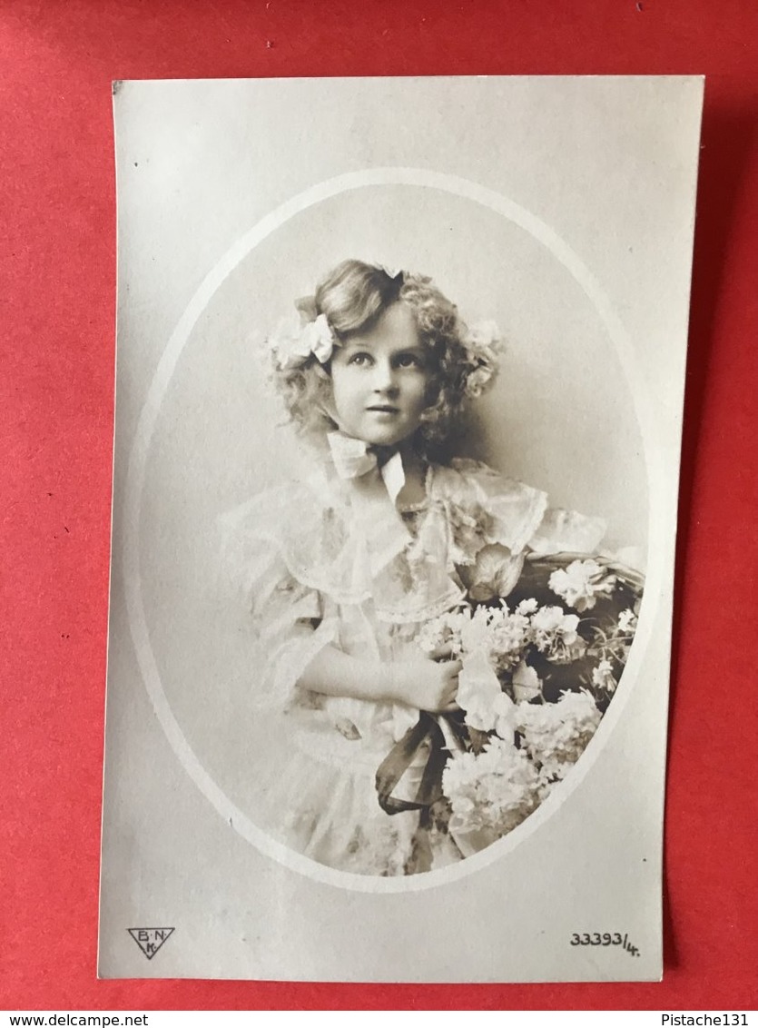 JONG MEISJE MET BLOEMEN - JEUNE FILLE AVEC FLEURS - Portraits