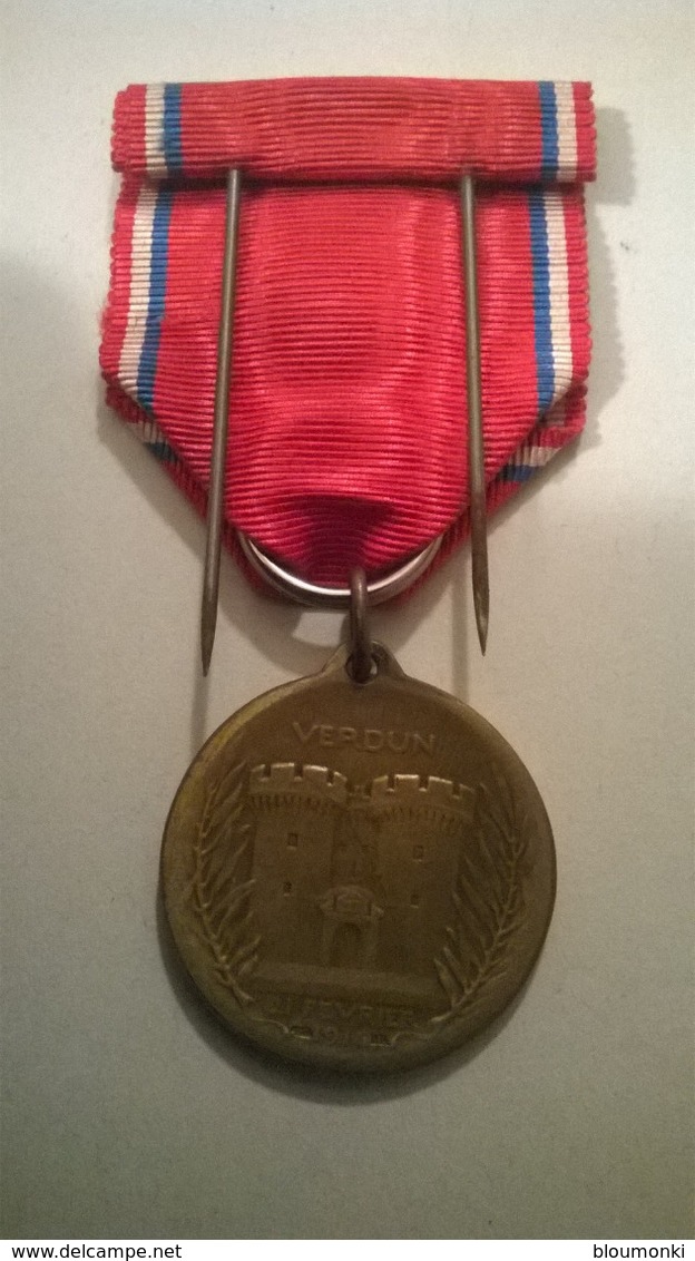 Médaille VERDUN On Ne Passe Pas 21 Février 1916 Avec Boite Et Broche - France