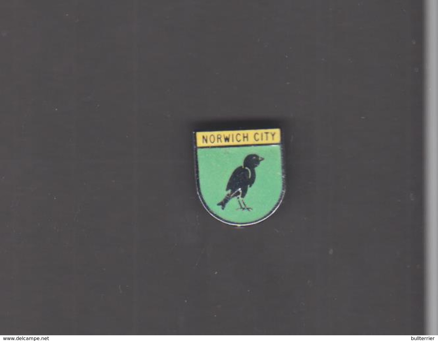 NORWICH CITY - YELOOW AND GREEN CANARY METAL BADGE ,FINE CONDITION, OVER 50 YEARS OLD - Football