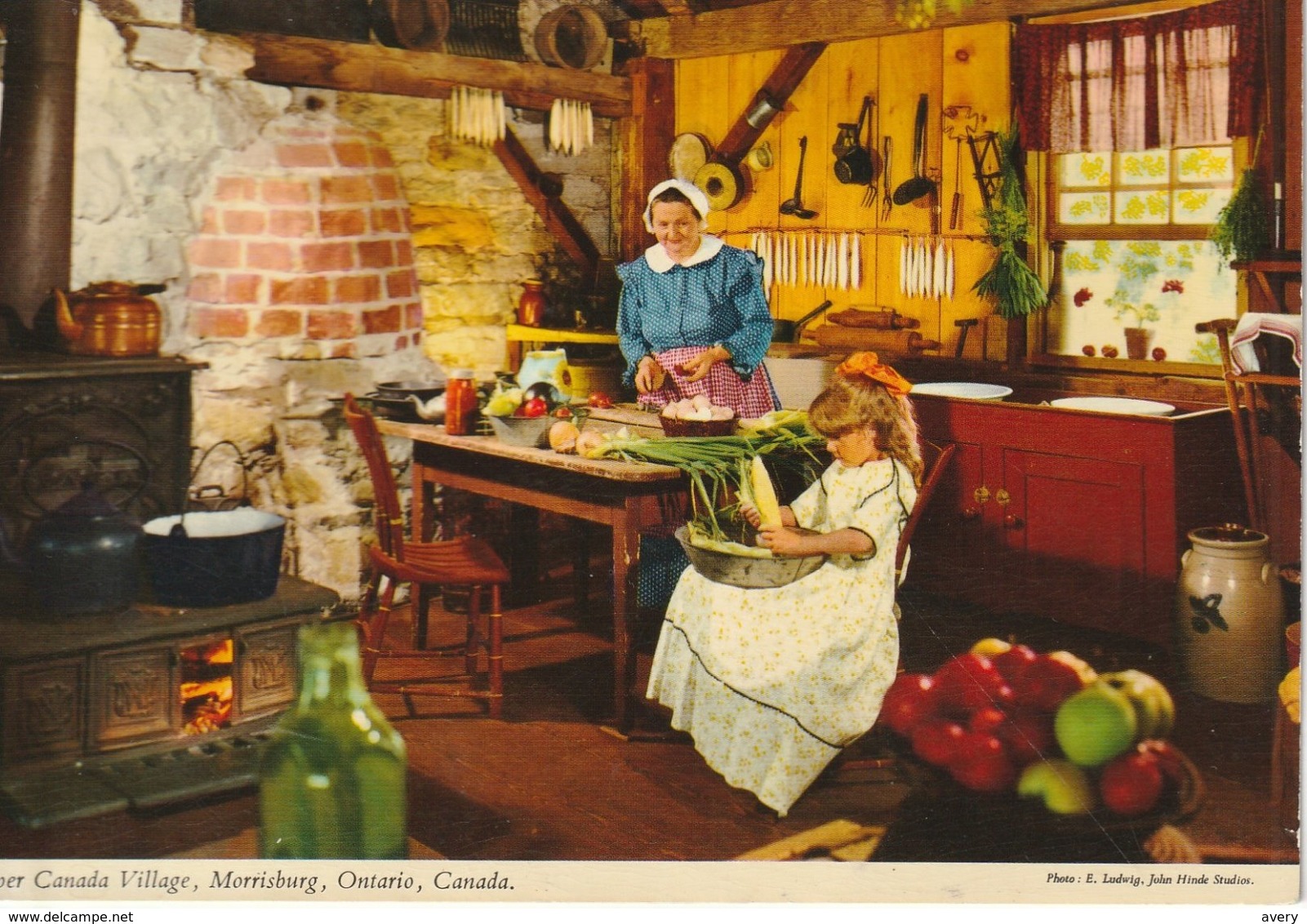 Upper Canada Village, Morrisburg, Ontario Mother And Daughter Preparing Dinner In The Summer Kitchen - Autres & Non Classés