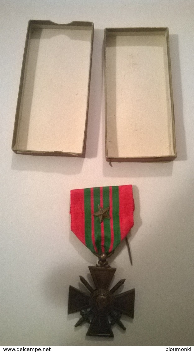 Médaille Croix De Guerre 1939 - 1940 Avec Boite"médaille De Verdun" Et Broche - France