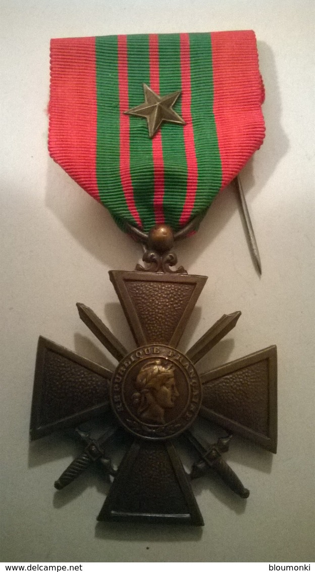 Médaille Croix De Guerre 1939 - 1940 Avec Boite"médaille De Verdun" Et Broche - France