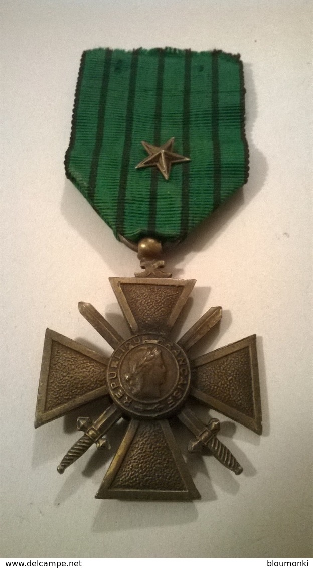 Médaille Croix De Guerre 1939 - 1940 "Vichy" Une étoile - France