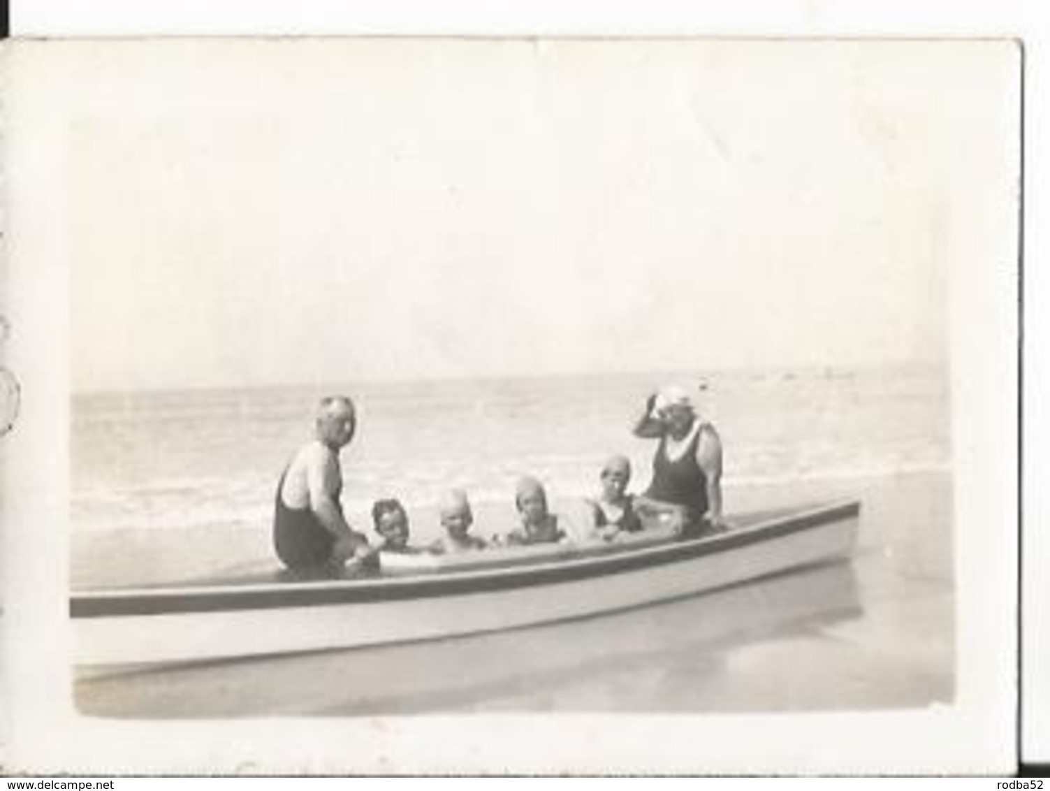 Photo Ancienne - Pirou Plage - 50 - Manche -  Personnes Et Enfants à Bord D'une Petite Embarcation - Lieux