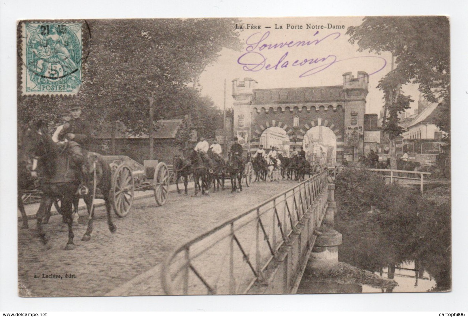 - CPA LA FÈRE (02) - La Porte Notre-Dame (belle Animation) - Edition Leclère - - Fere En Tardenois