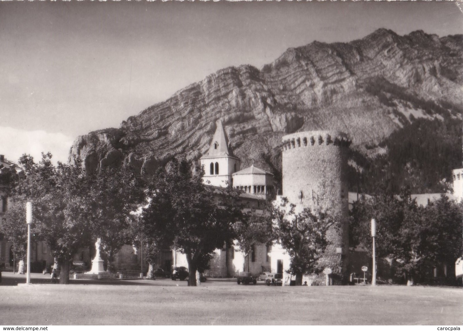 Carte 1950 SISTERON / L'EGLISE NOTRE DAME ET PLACE DE LA LIBERATION - Sisteron