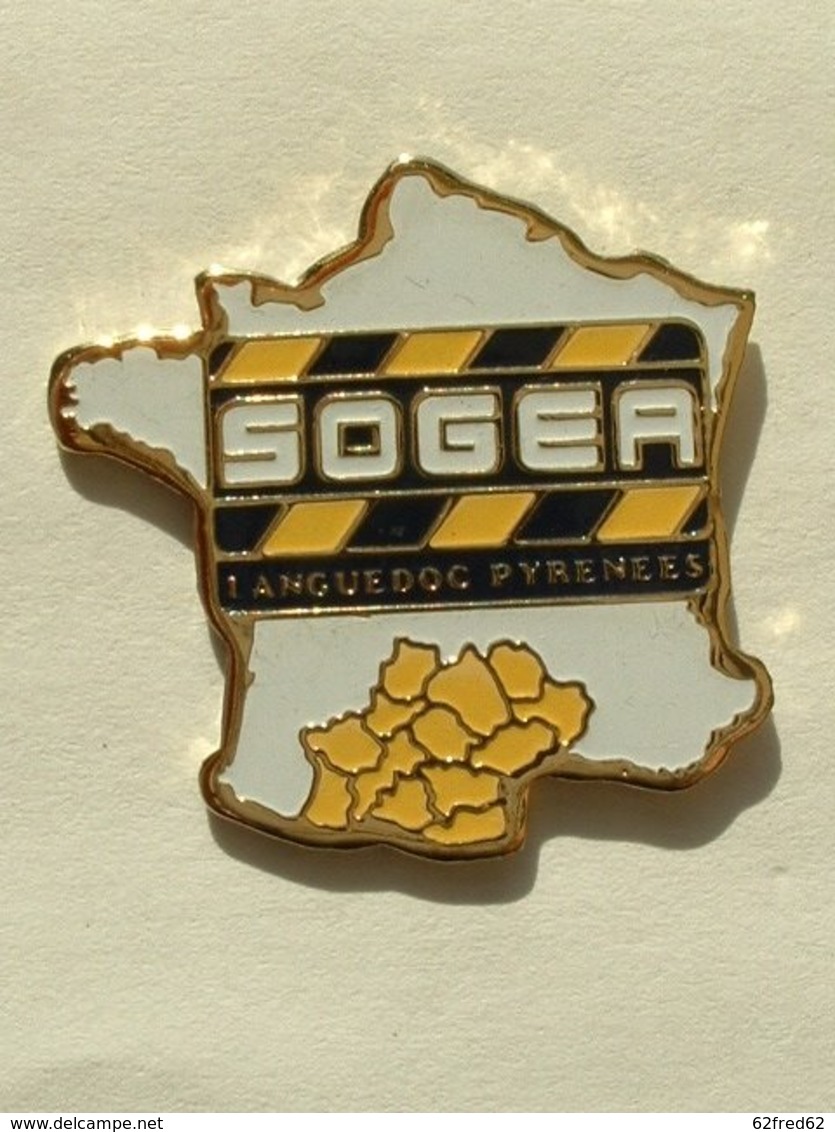 PIN'S SOGEA LANGUEDOC PYRENEES - BTP - CARTE DE FRANCE - Autres & Non Classés