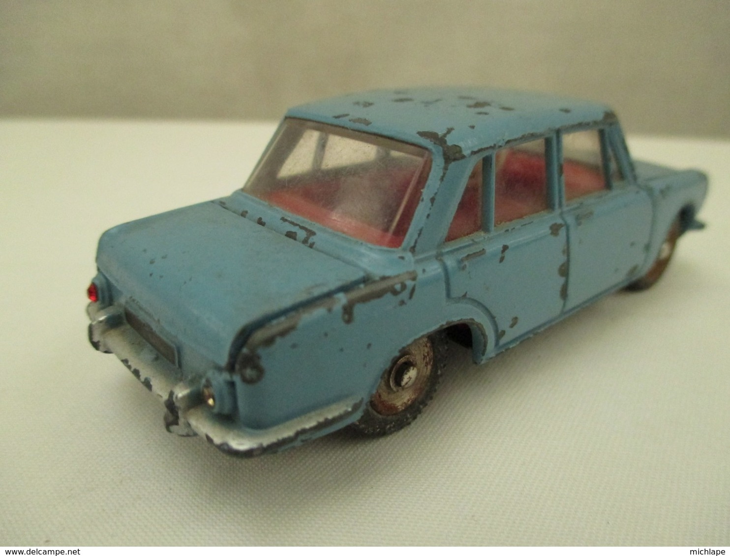 VOITURE - MINIATURE - 1/43 Em - DINKY TOYS - SIMCA 1500 - Peinture  Bleue - Jouets Anciens