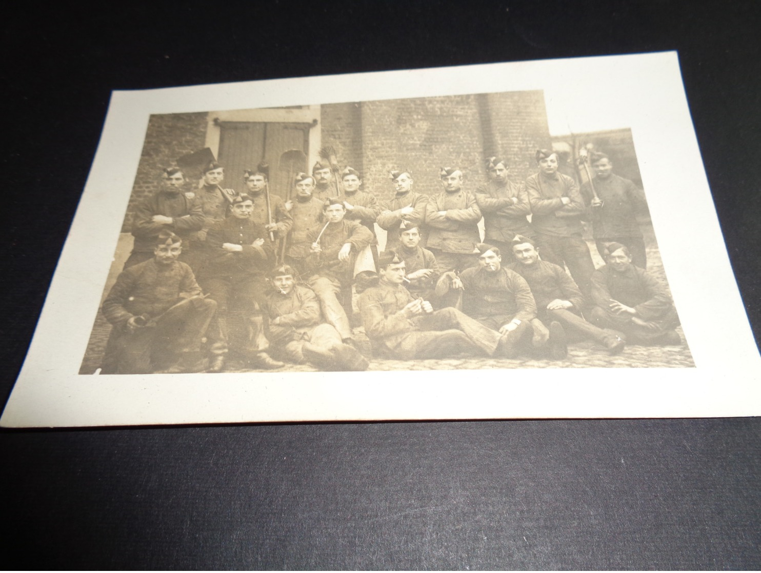 Militair ( 24 )  Militairen  Soldaten  Soldaat  Soldats  Soldat  Armée  Leger - Carte Photo  Fotokaart - Personen