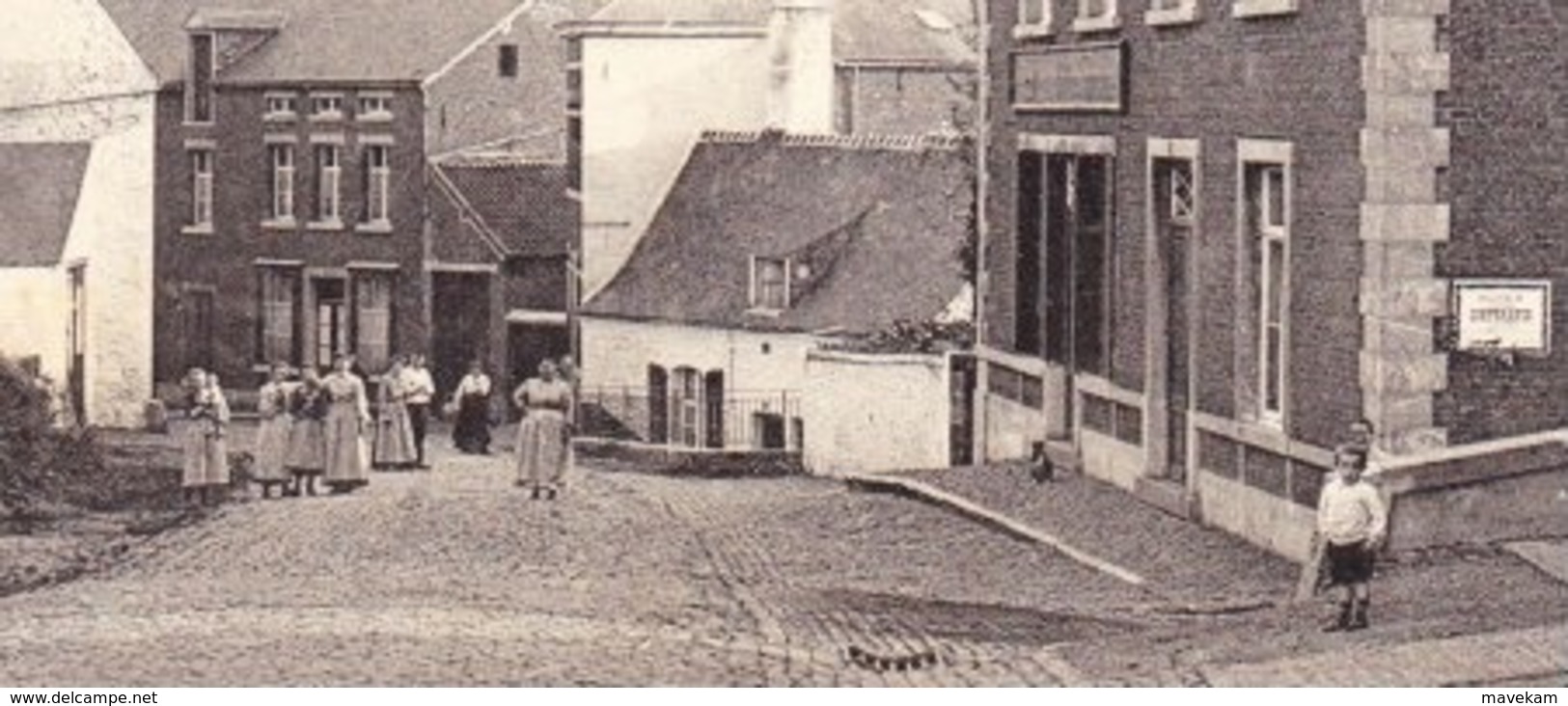 Cpa Animée  " Lobbes (centre) - Route D'Anderlues " - Lobbes