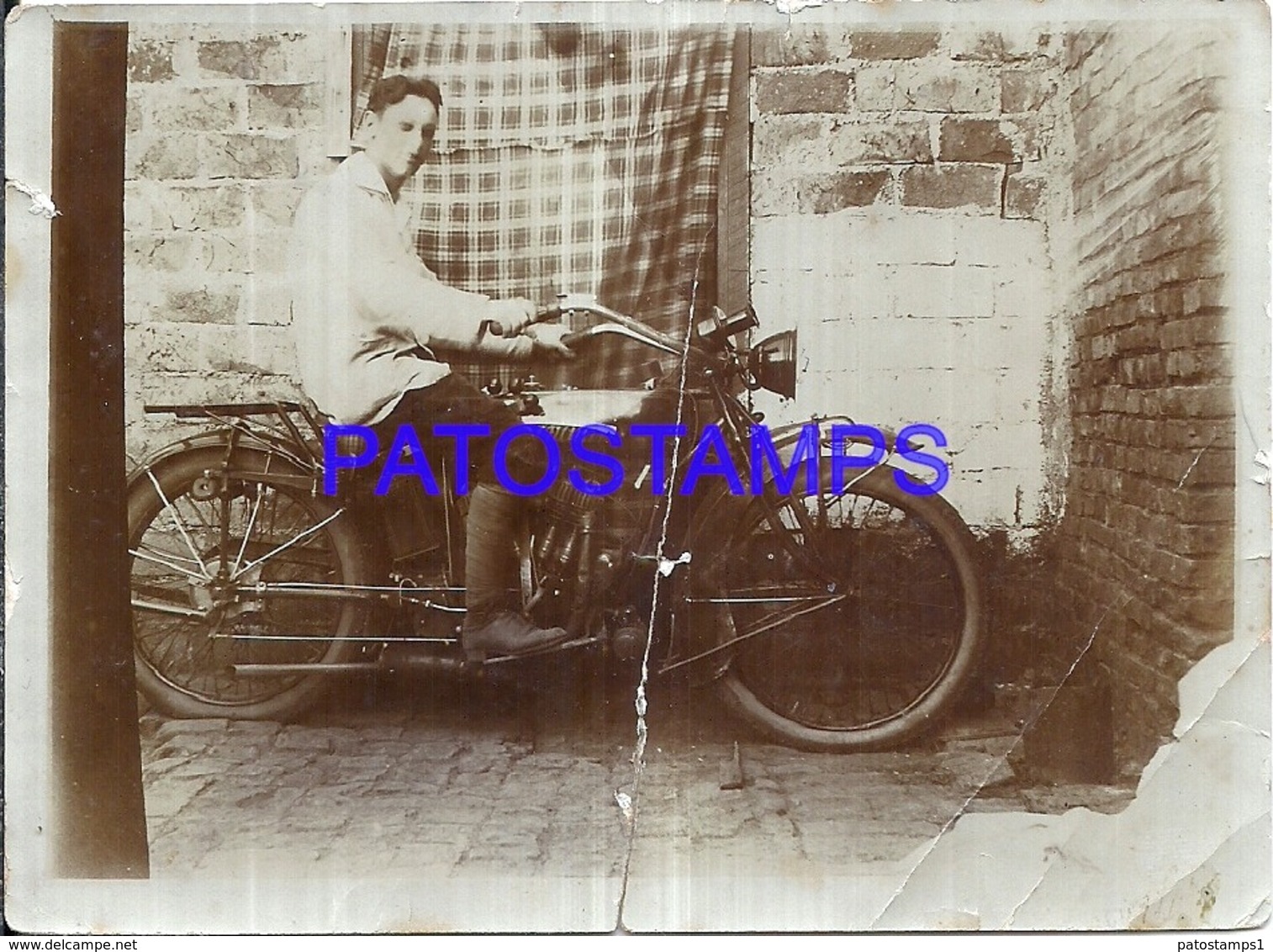 119119 REAL PHOTO MOTORCYCLE MOTO AND MAN BREAK PHOTO NO POSTAL POSTCARD - Motos