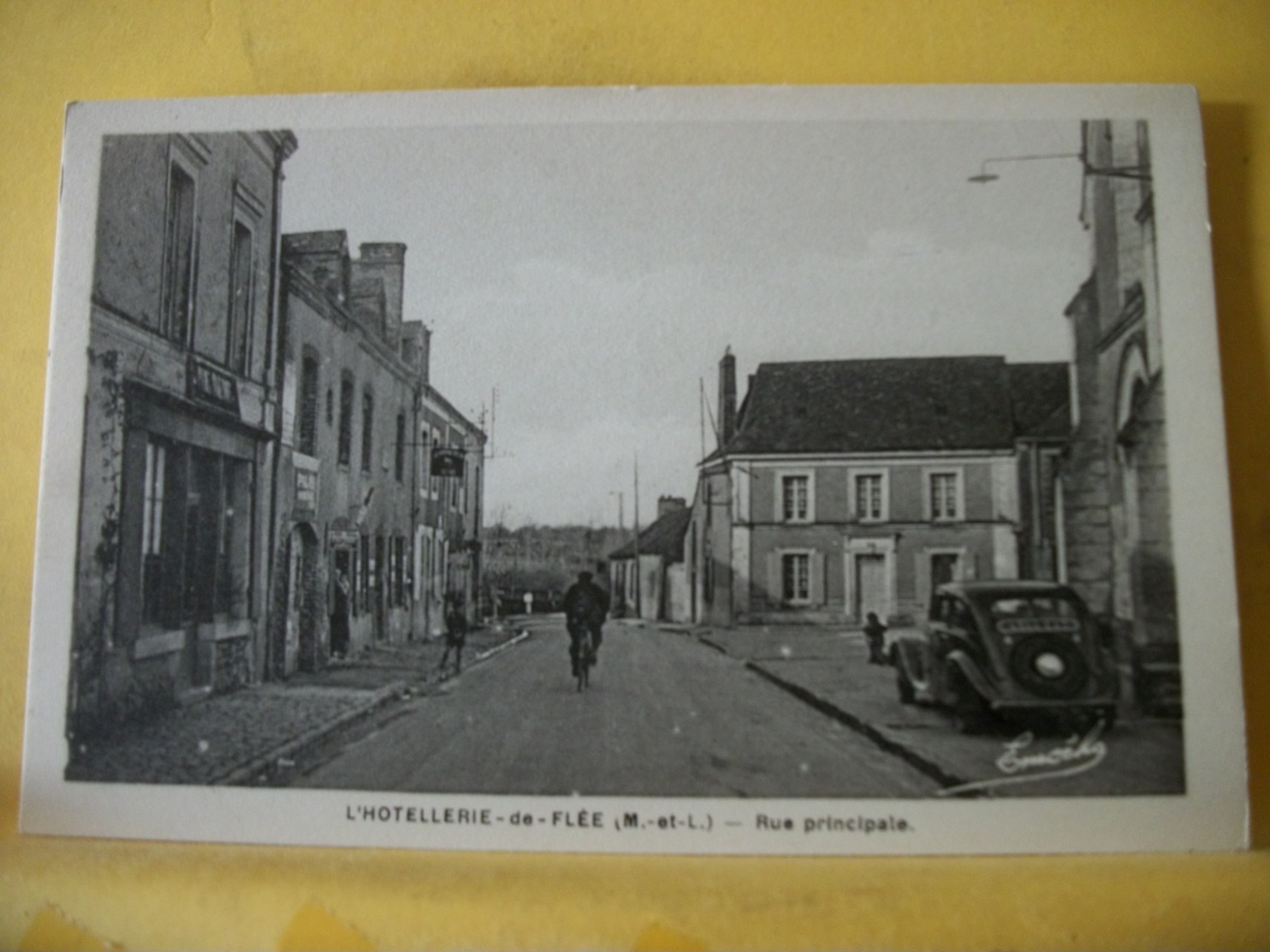 49 5760 CPA - 49 L'HOTELLERIE DE FLEE. RUE PRINCIPALE. EDIT.CHRETIEN ET FILS - ANIMATION. AUTO TRACTION. - Autres & Non Classés