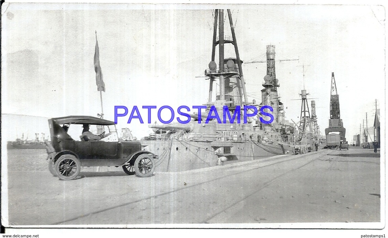 119124 AUTOMOBILE OLD CAR AUTO SEDAN AND MAN & SHIP PHOTO NO POSTAL POSTCARD - Other & Unclassified