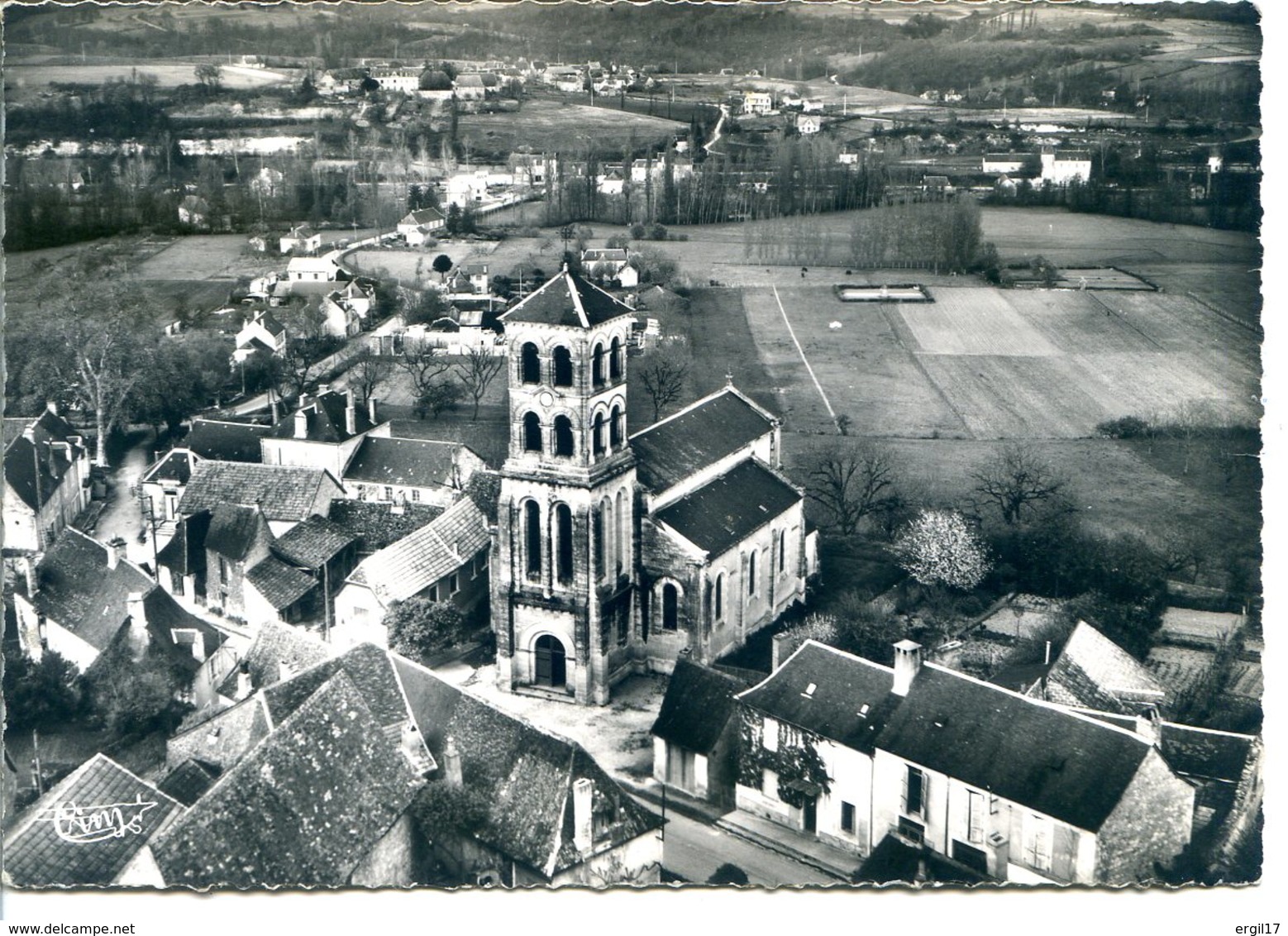 24210 LA BACHELLERIE - CPSM 10,5x15 Avec L'église - Photographie Véritable - Autres & Non Classés