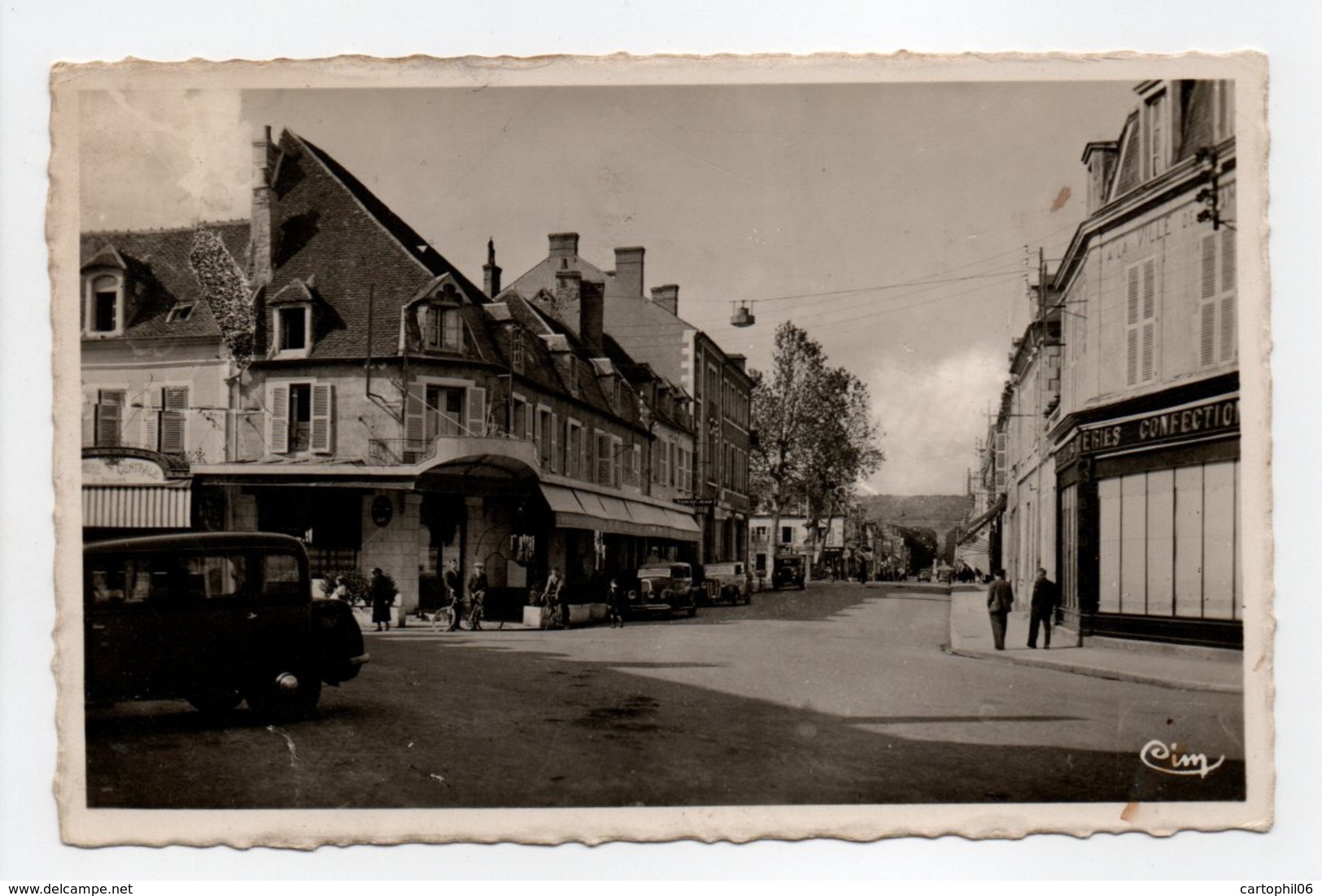 - CPSM SAINT-AMAND-MONTROND (18) - Rue Nationale 1952 - Photo CIM - - Saint-Amand-Montrond