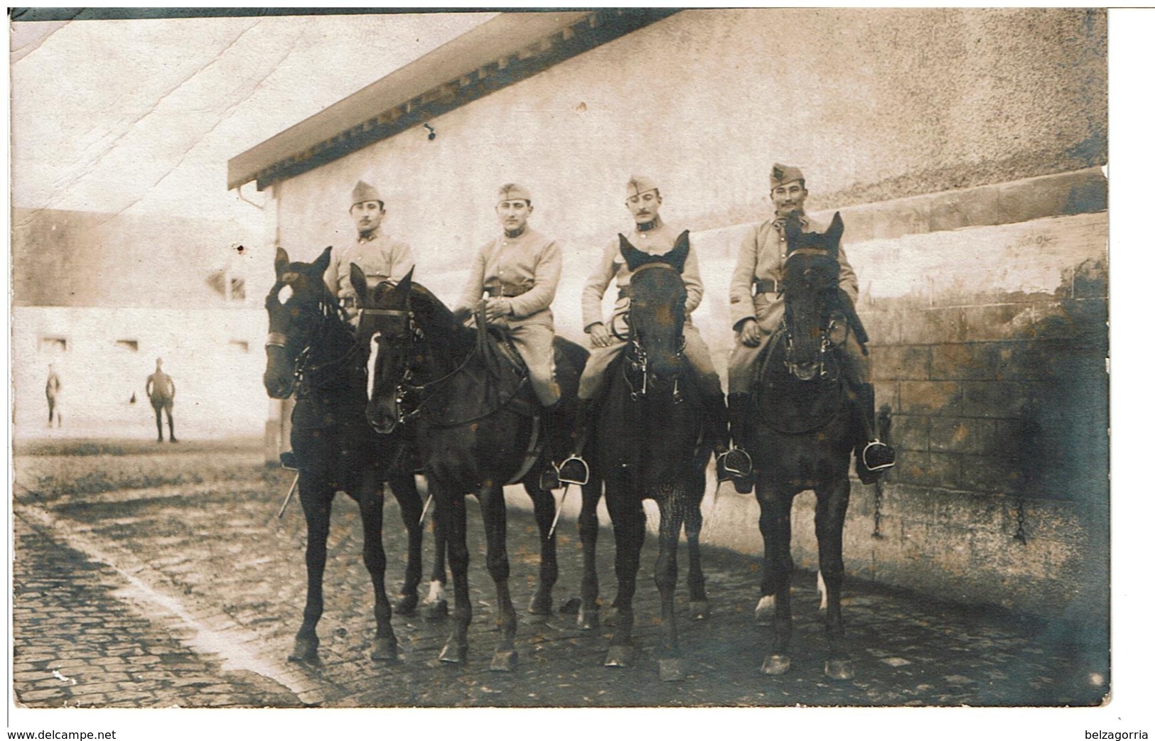 FONTAINEBLEAU - CARTE PHOTO CAVALIERS ( 28.12.1920 ) Régiment à Identifier - Fontainebleau