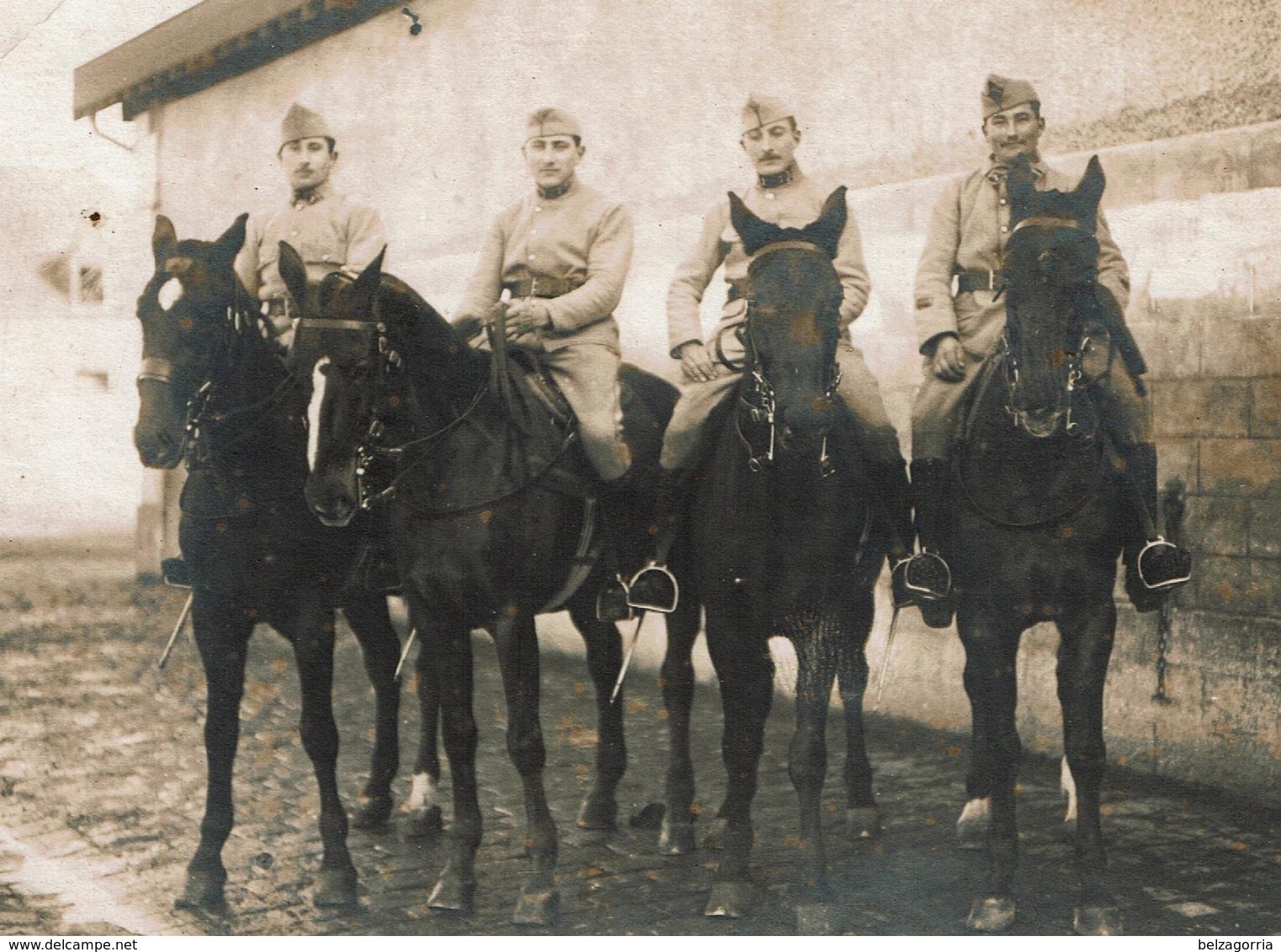 FONTAINEBLEAU - CARTE PHOTO CAVALIERS ( 28.12.1920 ) Régiment à Identifier - Fontainebleau